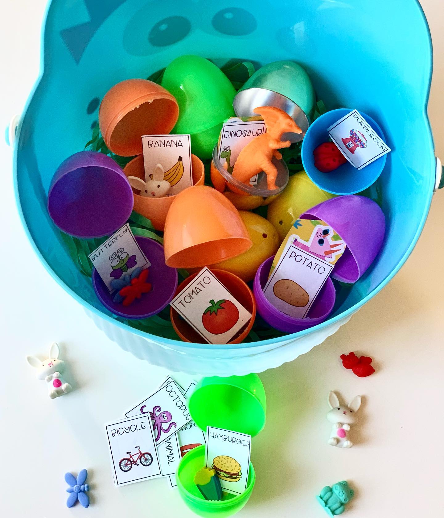 An easter egg hunt with hidden practice words (and other goodies) was such a fun way to incorporate movement, expressive language, and speech practice! 🐰 🐣