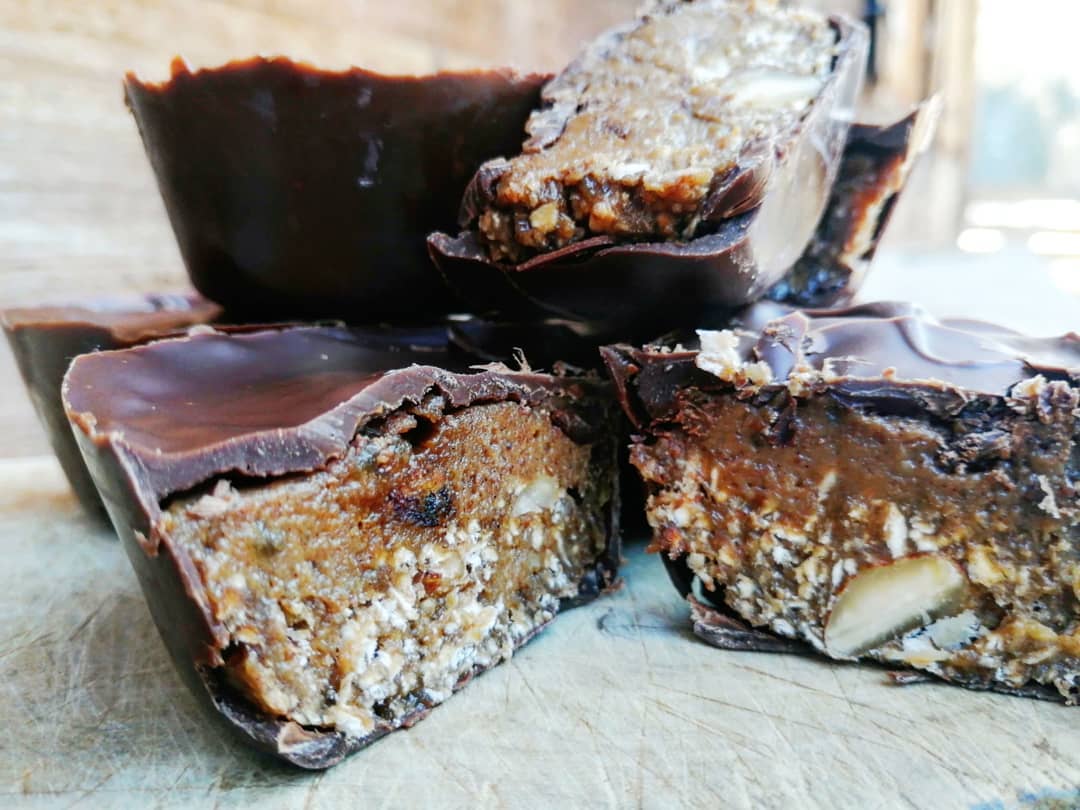 Wholefood "Snickers" cups
🍫🥜 I've been experimenting with some healthier versions of classic chocolate bars. Perfect when you want a cheeky chocolate treat but with the added bonus of having good nutritional value 👌 #healthytreats #snickerscup