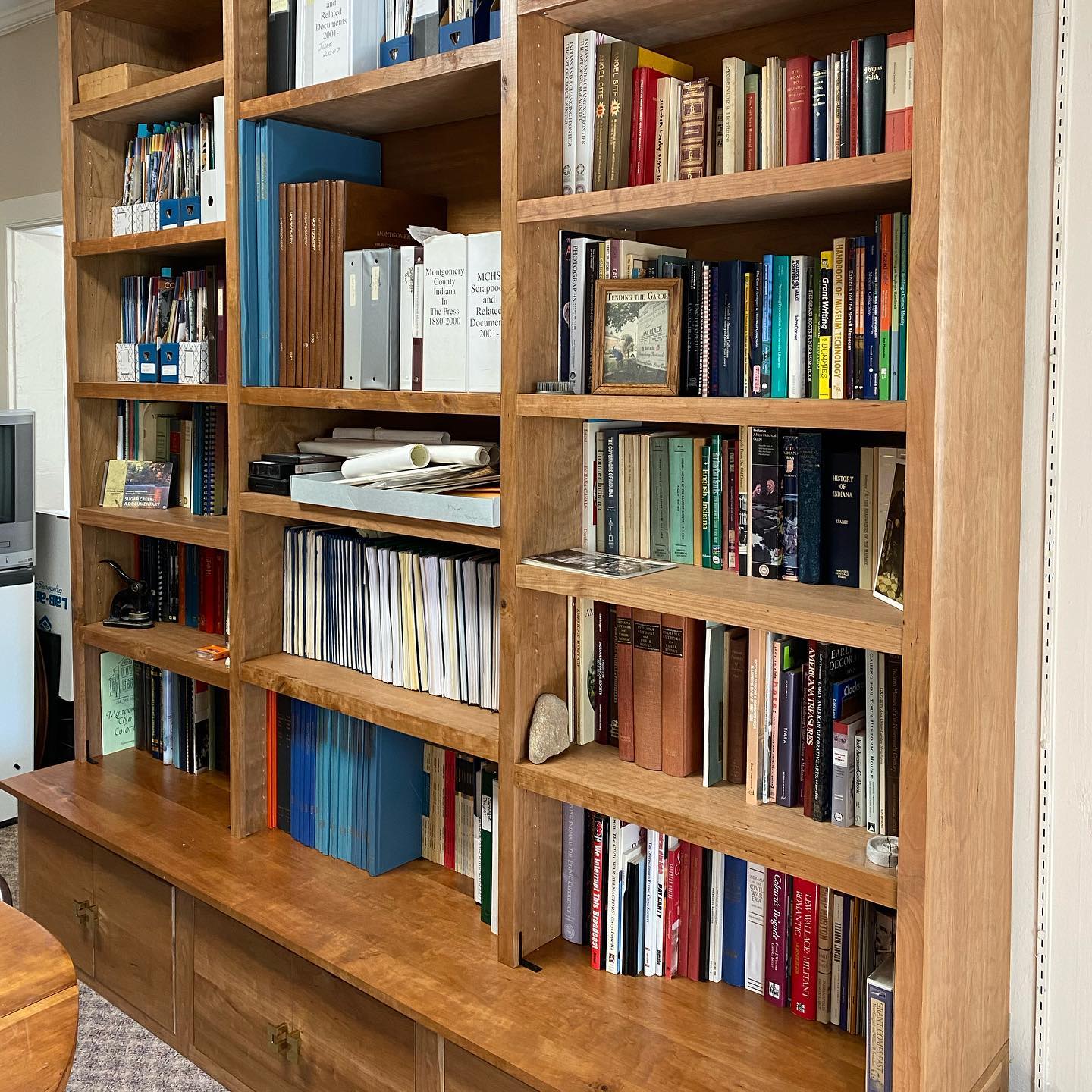 Our final extra shelf was delivered today and our office space has never looked better! A huge thank you to @reclaimed_by_grace_designs for our giant gorgeous shelving unit and to the @montgomerycocommunityfdn for the grant money for safe and beautiful shelving! This has made such a difference in how our research material and organizational documents are organized 💛
#laneplace #mchs #uniquelymoco #mccf #handcrafted #local #blessed #organized #historichome #historicalsociety