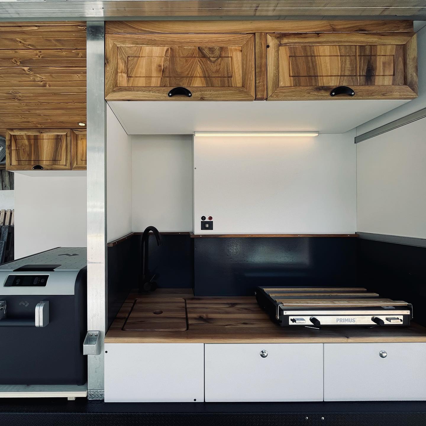 Hast du deine Sommerferien schon geplant?🙃
Nicht?👇🏽👇🏽👇🏽
„FREDY“ entwickelt sich immer mehr zum vollwertigen Camper!🤩
Es ist noch einiges zu tun. Ende April sollte er euch dann aber zu Verfügung stehen.🙌🏼🥳
Stay tuned☝🏼😃
#rent #rentalmag #switzerland #holidays #spring #summer #camper #campervan #camperlife #kitchen #kitchendesign #food #cooking #vanlife #vanlifeschweiz #vanlifeswitzerland #vanplan #wood #woodworking