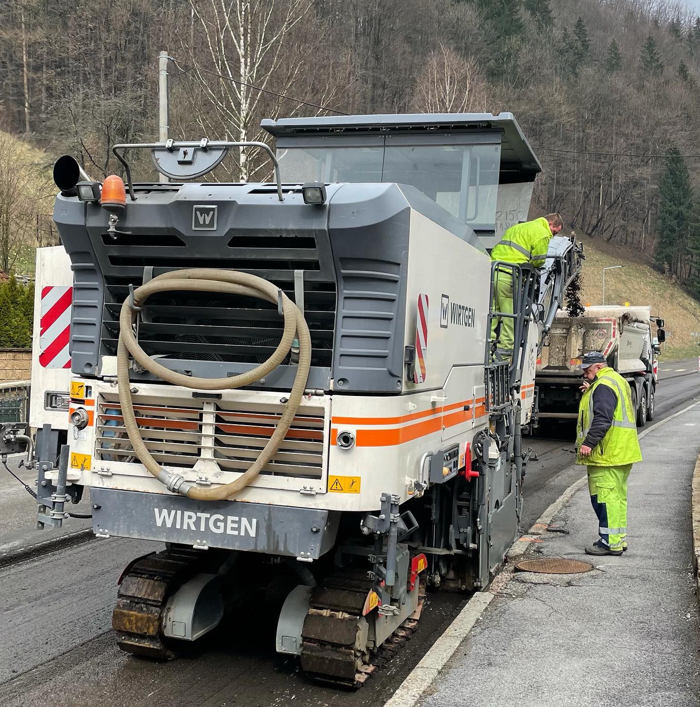 Via-cesty s.r.o. #viacesty #wirtgen #w210 #w210xp #w250 #200 #w200i #w100 #w100cfi #w1200 #w120 #w2200 #2100 w500 #coldmilling #machine #coldmillingmachine #freza #cestnafreza #cestnifreza #viafrez #frezovanie #cesty #slovakia #wirtgengroup #machines
