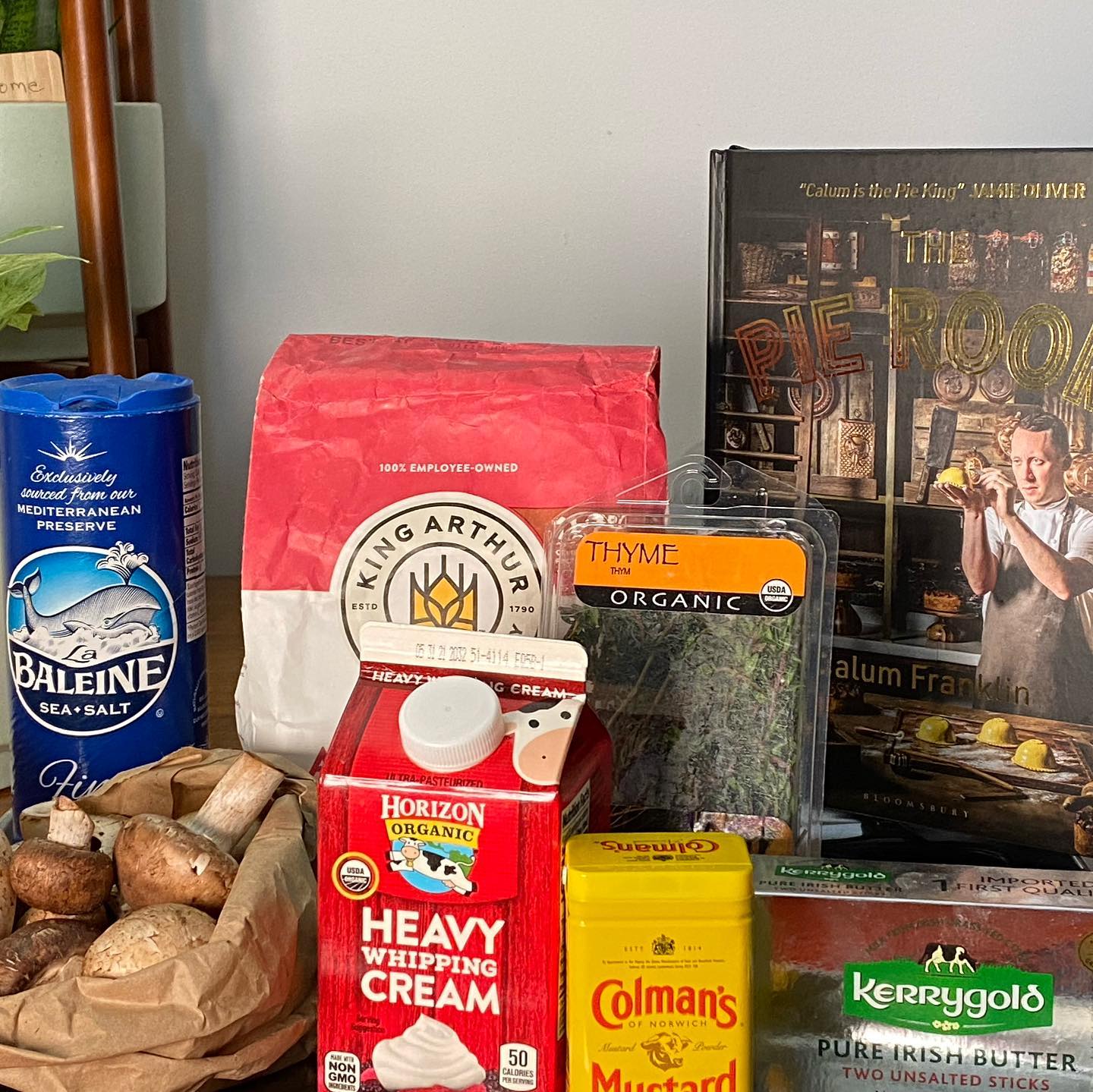 Challenge 28: Picnic Pie! We are using the wonderful @chefcalum #thepieroomcookbook Chicken Mushroom tarragon Pie recipe. The only mod we had to make was we couldn’t find tarragon and so used thyme. It was still decidedly yum. Since the weather is finally going for the better in #nyc we decided to check out the #nycfarmersmarket scene. We didn’t know we were missing the hot new spot! Musicians playing! Treats and carts! People laughing! Wow! The @amnh had it going on last Sunday! 2 blocks worth of joy! And QUALITY local food. Check it.
#GreatBritishBakingShow #TheGreatBritishBakingShow #MelAndSueForever #GBBO #BritishBakes #MaryBerry #DameMaryBerry #TheFeedFeed #TheBakeFeed #picnicpie