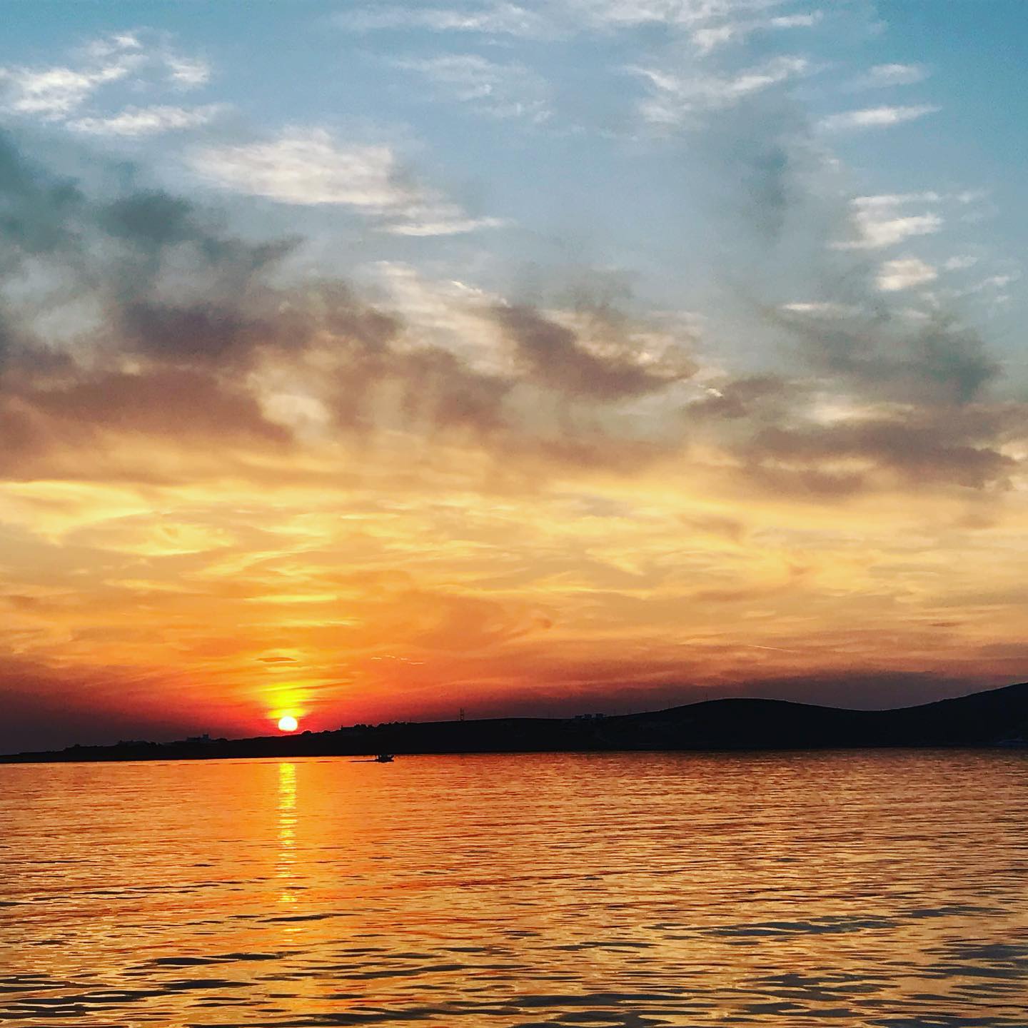 🔥T A P A S🔥
It’s what keeps me coming to the mat. That fire that ignites my path through inner growth. That guides my need for stillness. That creates a desire to work on strengthening my body. That helped me stop drinking. That motivates me to wake up early in the morning to enjoy the silence while everything is still asleep. That allows me to get out of my comfort zone.
We can practice tapas both on and off our mats. It can be translated as fiery discipline, spiritual austerity, or internal heat or desire.
What does tapas mean to you? How does it show up in your life?
Oh, hey! This week, I’m teaching @themindfulbody :
Flow + Restore
Friday 4/23: 5pm - 6pm PDT
Foundations/Beginner
Sunday 4/25: 11am - 12:15pm PDT
The link to sign up in is my bio! I’d love to see you there.
#tapas #niyamas #innerfire #yogaphilosophy #yogaoffthemat #everythingisyoga #motivation #stillness #strength