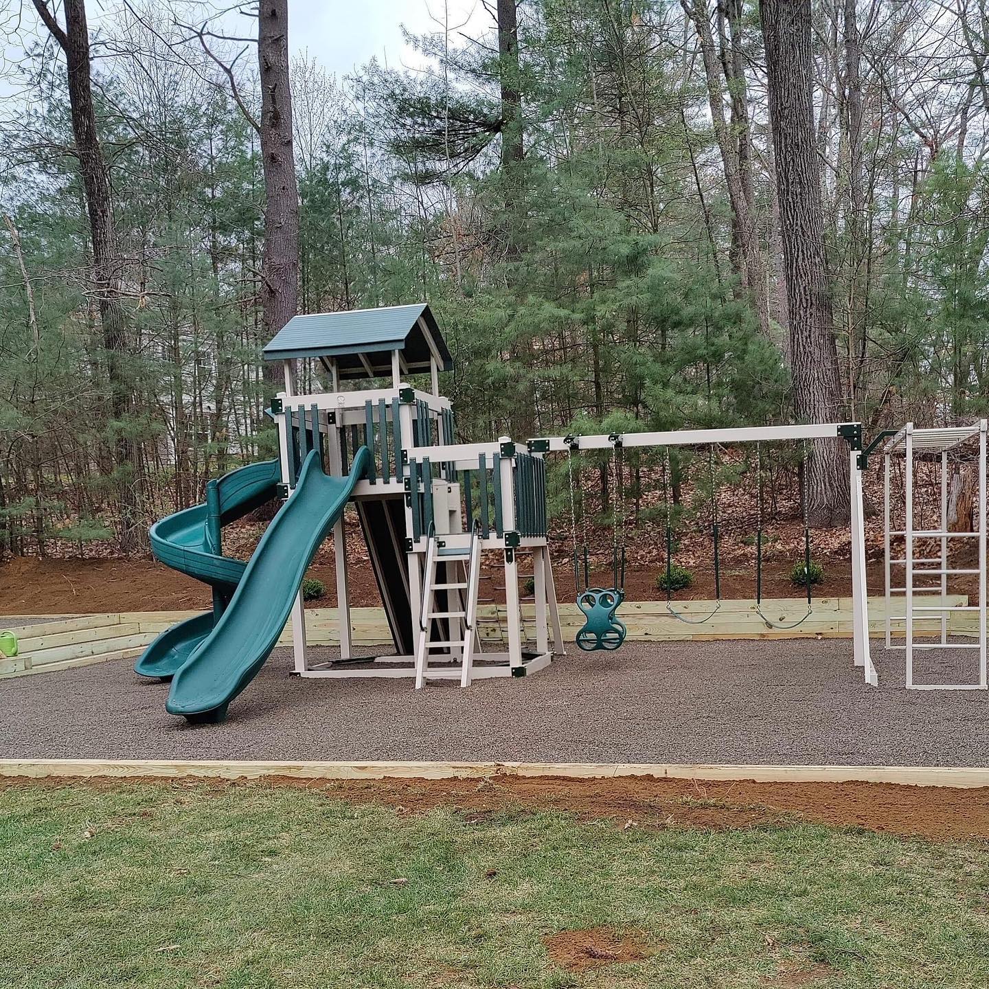 ✨Installation of custom playground surround before hardscape season ✨
.
.
.
#exploresaratoga #playground #playgroundsurround
