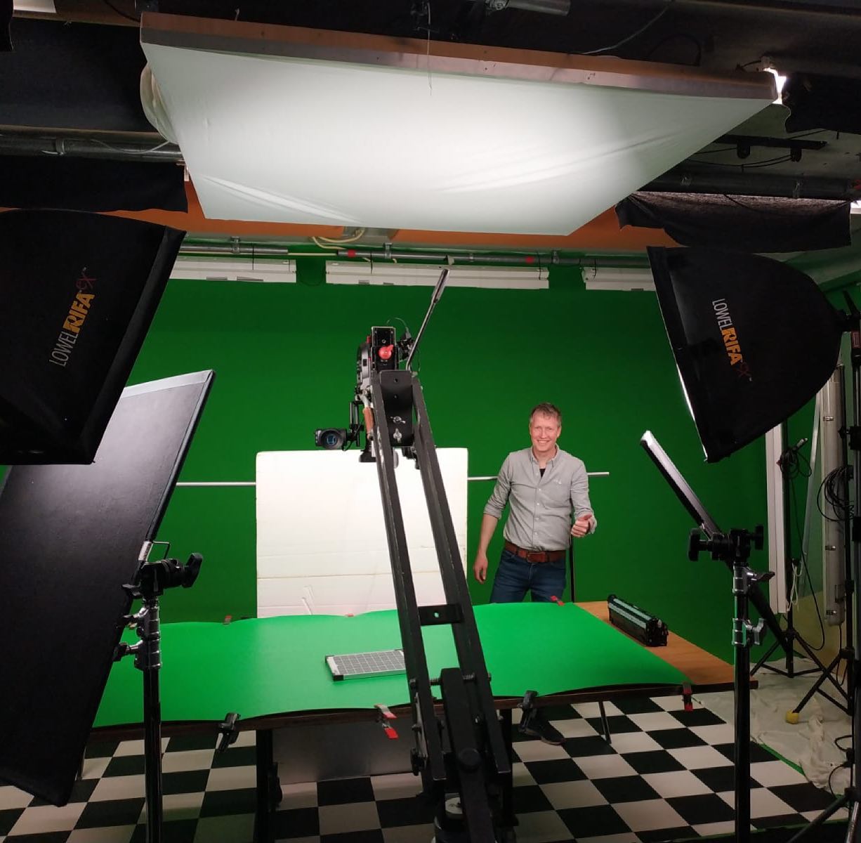 En zo worden de basisshots voor een animatie gemaakt :) #greenscreen #videoproduction #sonyfs7 #filmfactoryutrecht