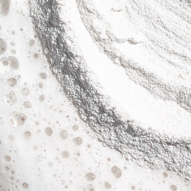 Daily Microfoliant is sinds 2001 dé bestseller van Dermalogica 🤍
Deze fantastische poeder exfoliant
• verwijdert dode huidcellen
• verheldert en egaliseert de huid
• is geschikt voor alle huidtypes
Velen van mijn klanten kennen deze topper intussen al want hij is bij iedereen geliefd!
Nog niet geprobeerd? Kom dan even langs in het salon en laat je huid zelf de voordelen van deze exfoliant ervaren.
#healthyskinisalwaysin #realskinrealresults