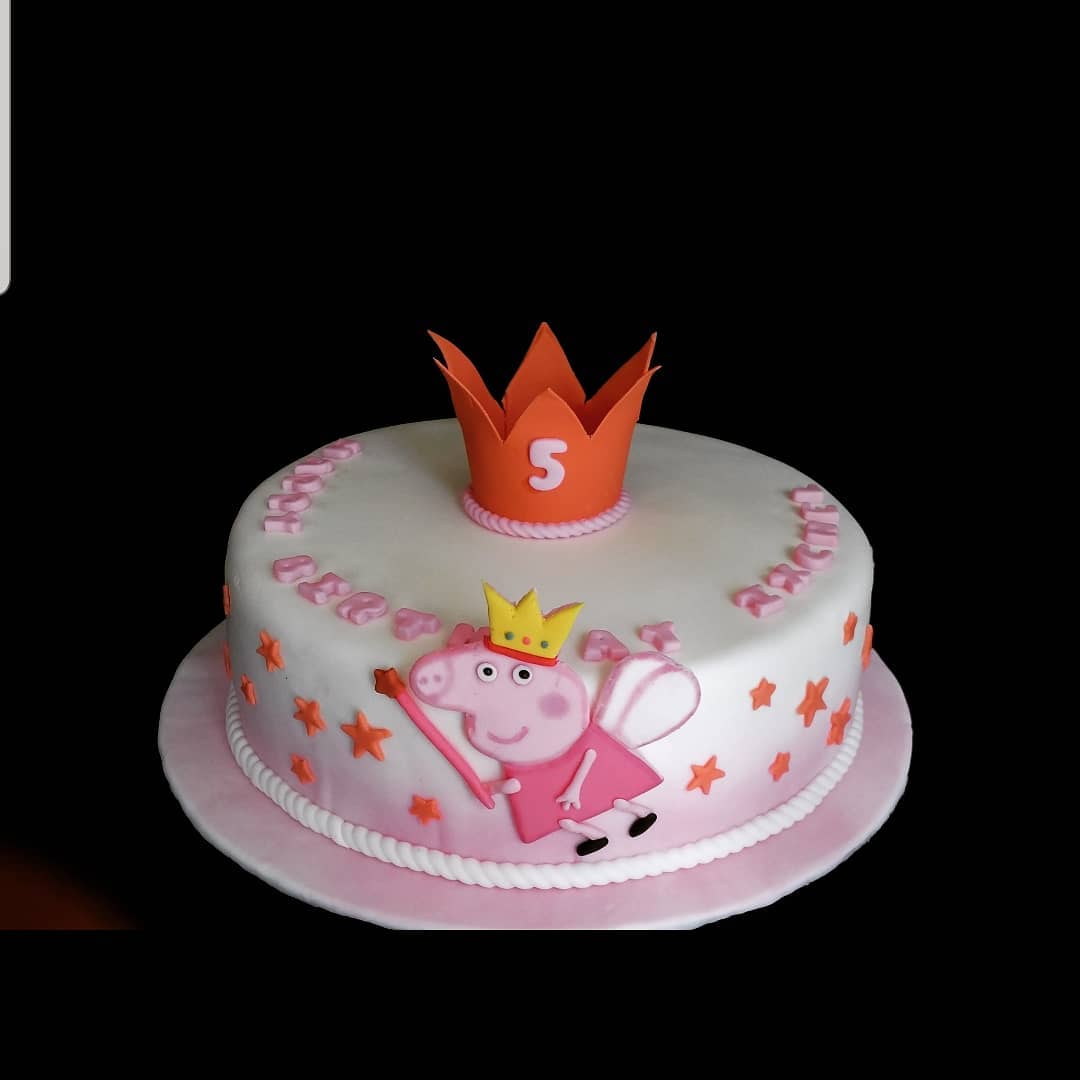Magical pepa pig cake with dulce de leche inbeetween the layers of cake