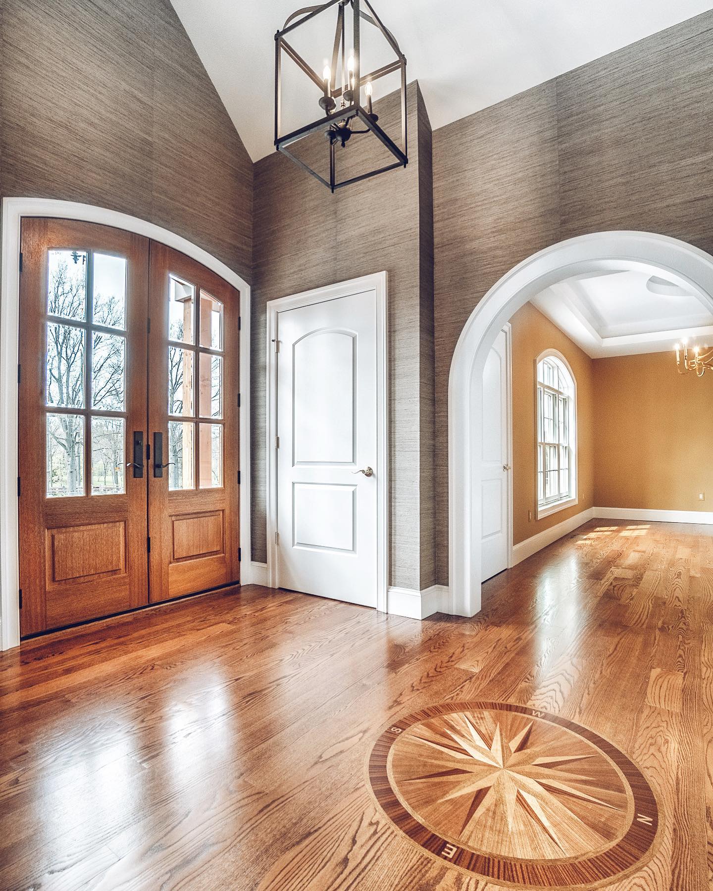 Craftsmanship is held at high regard when building a project, this compass, arched ceiling, custom molding and dome ceiling in dining room did not disappoint 🧭
.
.
#thebethanygroup #construction #sherwinwilliams #benjaminmoore
#dining #loveyourhome #home #design #custom #diningroom #designdetails #contractor #arches #archways #molding #wainscoting #traditional #style #fridayfavorite #smallbusinesslove #happycustomer #entryway #compass #hardwood #archeddoorways #entrance #customwood #wooddetails #woodfloor