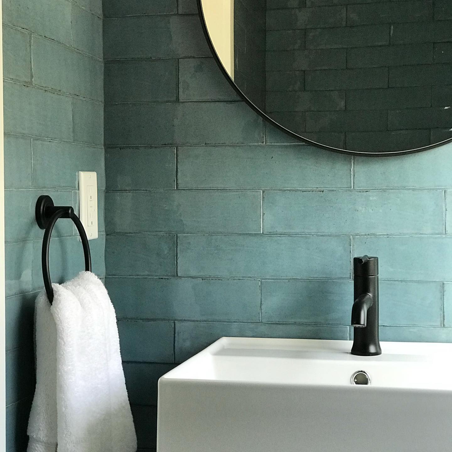 Living in color #powderroom