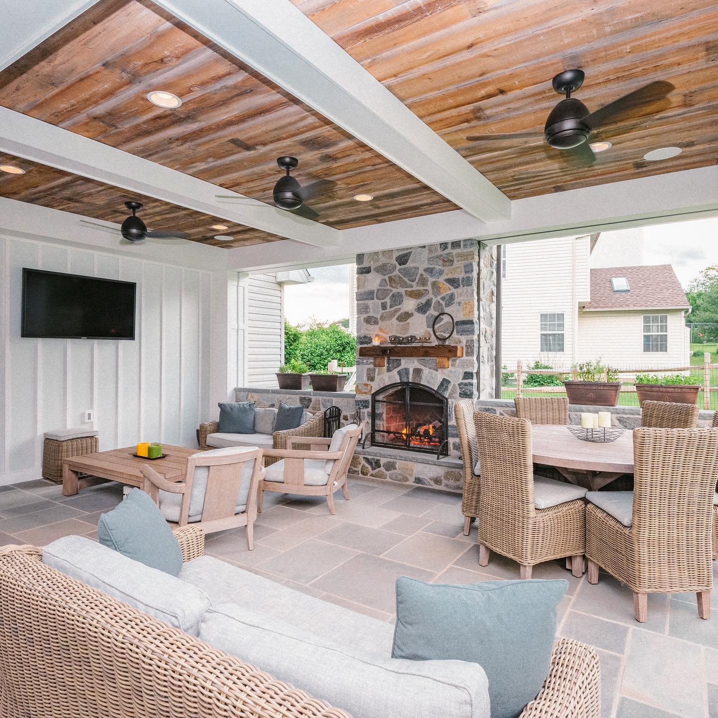 Anyone else ready for a weekend of campfires and outdoor movies?! 🔥 🎥 🍿
.
.
.
Photography: @lindamcmanusimages
#thebethanygroup #construction #flagstone #outdoorliving #patio #dining #loveyourhome #home #design #custom #designdetails #contractor #style #fridayfavorite #smallbusinesslove #happycustomer #outdoormovie #fireplace #fridaynight #fridayfeeling #fridaynightlights #fridayfun #weekendfun #Weekendmood
