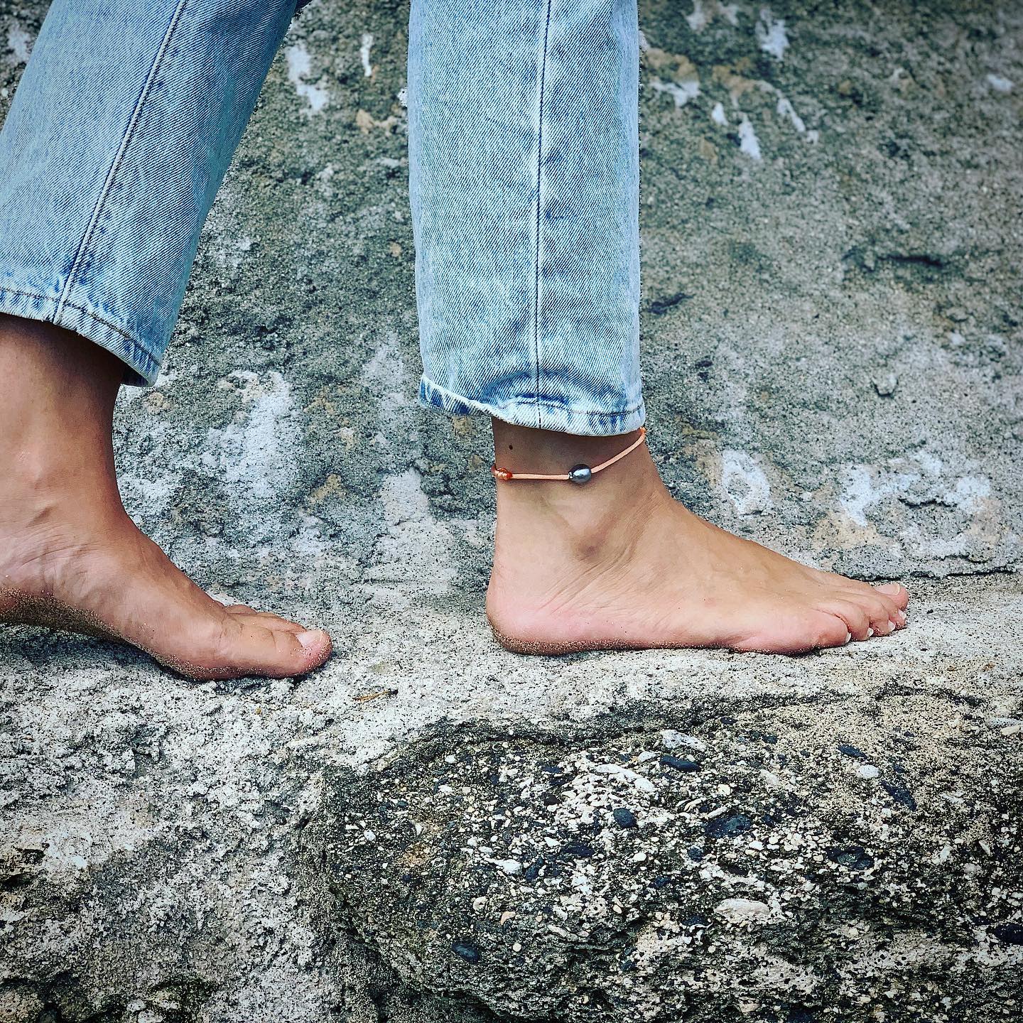 Our new #fromthesea ankle bracelets are made with baroque tahitian pearl. The different shapes and sizes of baroque pearls makes them extremely intriguing, unique and beautiful.✨