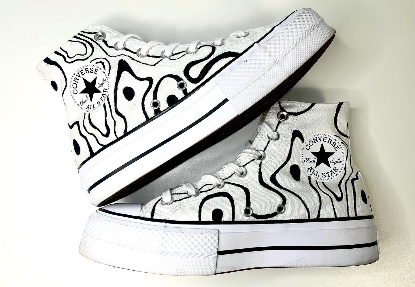 super cute abstract swirl customs for @myahzohar 🖤
-
available for order on my website!!
-
#art #create #explorepage #customshoes #nike #artistsoninstagram #artoftheday #converse #createexplore
#artofinstagram #customconverse #customsneakers #angelusdirect #angeluspaint