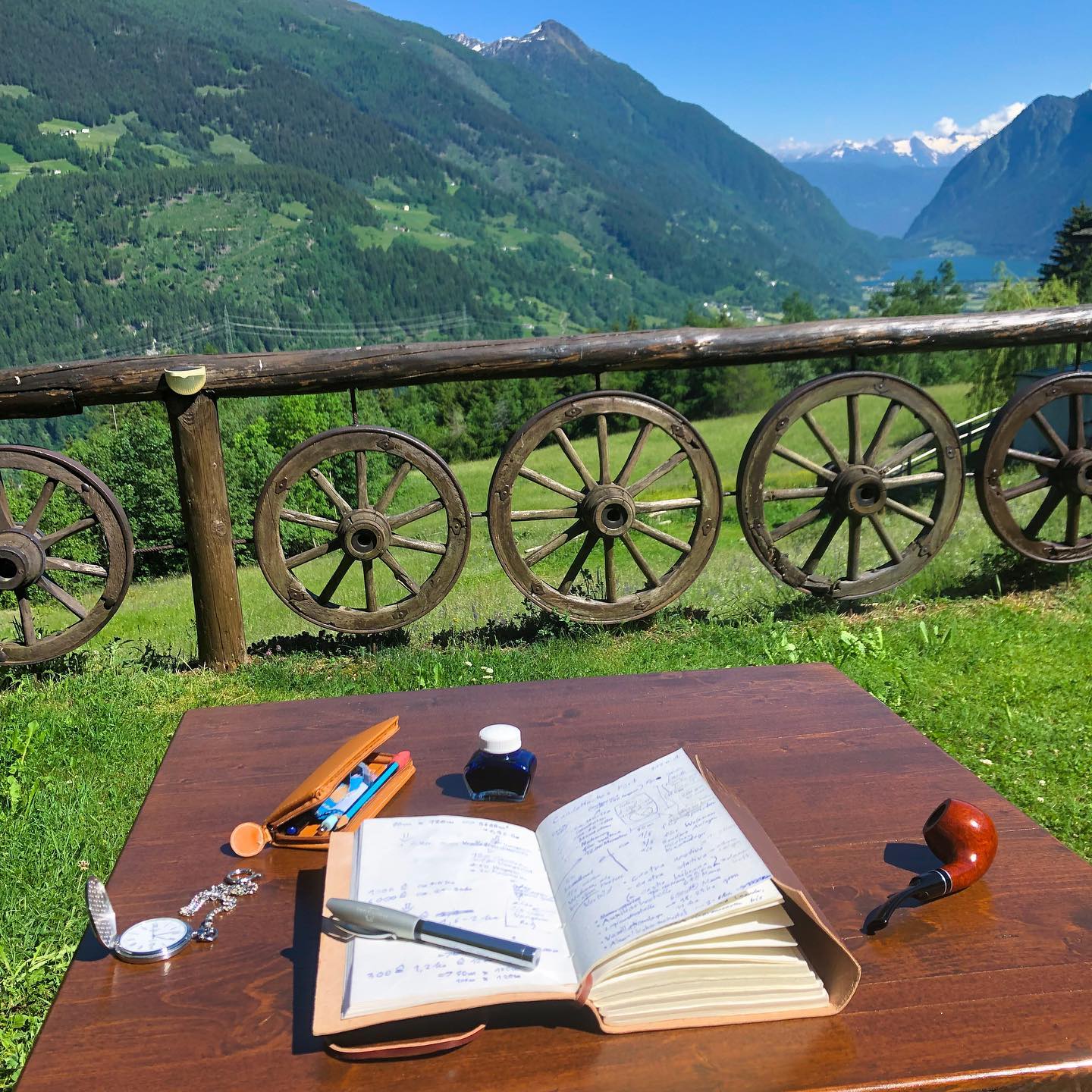 Eine kleine #auszeit im #puschlav 😎☀️🏔 in Vorfreude auf die #buchpremiere von #marcusvonarbona und als #bookinspiration für weitere Projekte
www.rafael-wagner.ch
#historischerroman #schreibenmachtglücklich #bookstagramdeutschland #pizpalü #berninapass #graubünden