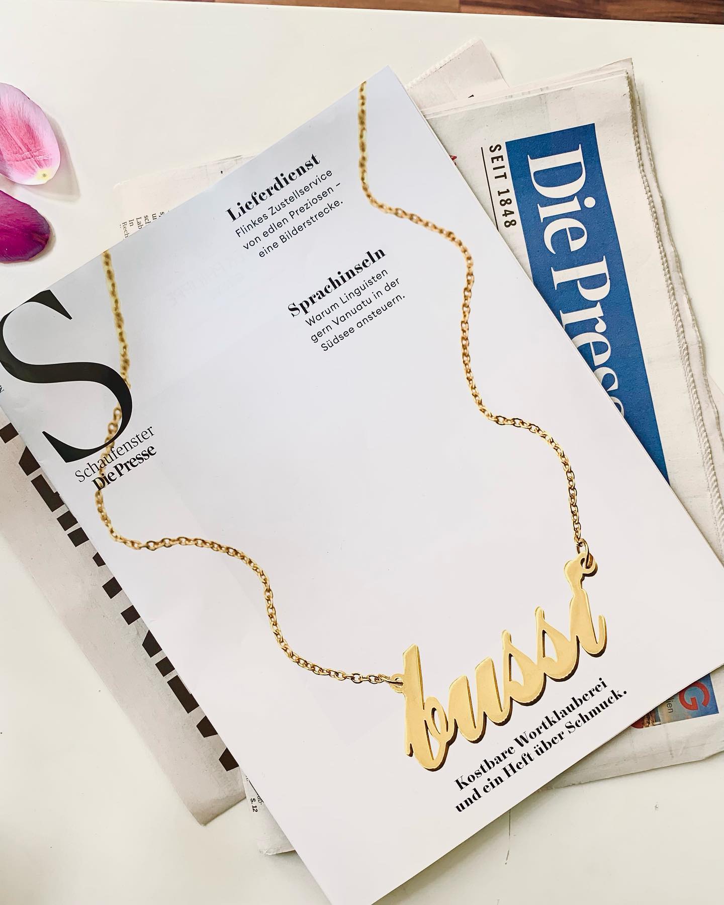 Im aktuellen @diepresse.schaufenster erfahrt ihr mehr über uns, unseren Bezug zum Wienerischen und den Entstehungsprozess von Wiener Gold! Danke @daniel_kalt und Christine Pichler 💋