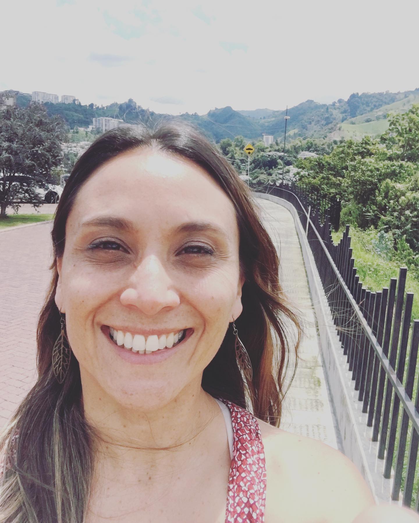 So where are you now?? Yes, I moved!! (that’s why I’ve been so quiet lately). We are now in a city surrounded by a breathtaking landscape in the heart of the Colombian coffee triangle. It’s called Manizales. And it has the nicest, friendliest people I’ve ever met! (and I’ve lived in tons of different places!). Here are some pics of outside the city…
~
Y entonces dónde estás ahora?? Sip, me cambié de ciudad!! (por eso he estado tan callada últimamente). Ahora estamos en una ciudad rodeada de paisajes impresionantes en el corazón del triángulo cafetero de Colombia. Se llama Manizales y tiene la gente más amable y amigable que haya conocido! (y eso que he vivido en montones de lugares!) Aquí algunas fotos de las afueras de la ciudad…
#inmanizales #lovemanizales #designingfromColombia #interiordesignfromcolombia #colombiandesigner #pampeliskadesign