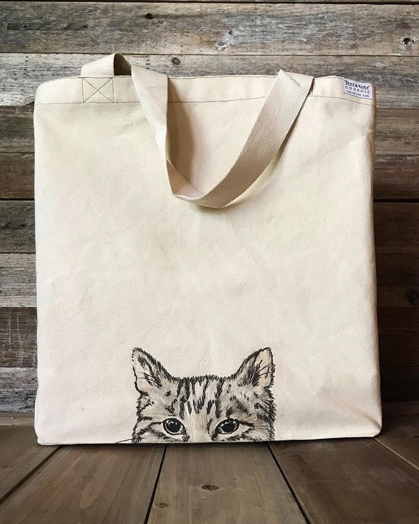 ✨Giveaway✨ The cat’s out of the bag - we’re giving away a cat bag!
For a chance to win this hand-printed cat ‘n’ mouse organic Terra•Tote:
① Like this post
② Tag that cat person you know (or dog person, just to annoy)
③ Follow @terratote and @rvaorganic
🗓 Be sure to enter by Fri May 14 @ noon
❤️ Tag allll the people: 1 comment = 1 entry
🇺🇸 We’ll ship anywhere in the contiguous USA
For full giveaway details, see our link in bio.
“But wait, there’s more”
This is the first in a series of Terra•Tote giveaways featuring our original animal illustrations and paintings. Be on the lookout for another fab bag soon 👀