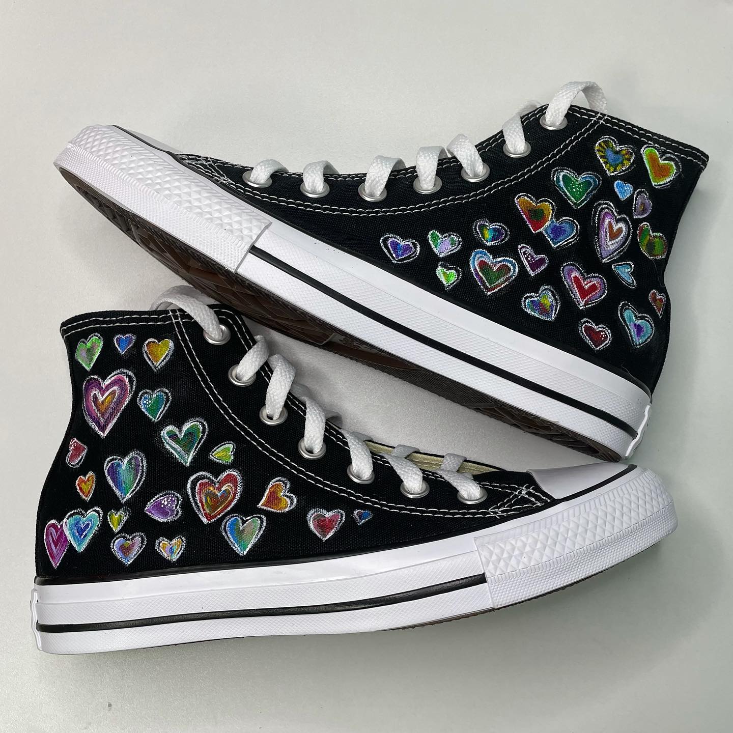 graffiti hearts customs🤩
-
available on my website!!
-
#art #create #explorepage #customshoes #nike #artistsoninstagram #artoftheday #converse #createexplore
#artofinstagram #conversecustoms #heartcustoms #customsneakers #chucktaylor #angelusdirect