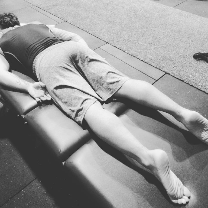 Loosening up some leg muscle for the team at @shapeupboxingandfitness
I use acupuncture in combination with Electro stimulation or TENS to help the muscles relax and release tension without having to use excessive thrusting of the needle used in other needling therapies which may lead to unnecessary pain and discomfort following a treatment.
>>>
#acupuncture #acupuncturelife #acupuncturedoctor #acupunctureneedles #acupunctureworks #acupuncturist #boxing #fitness #physio #massage #painrelief