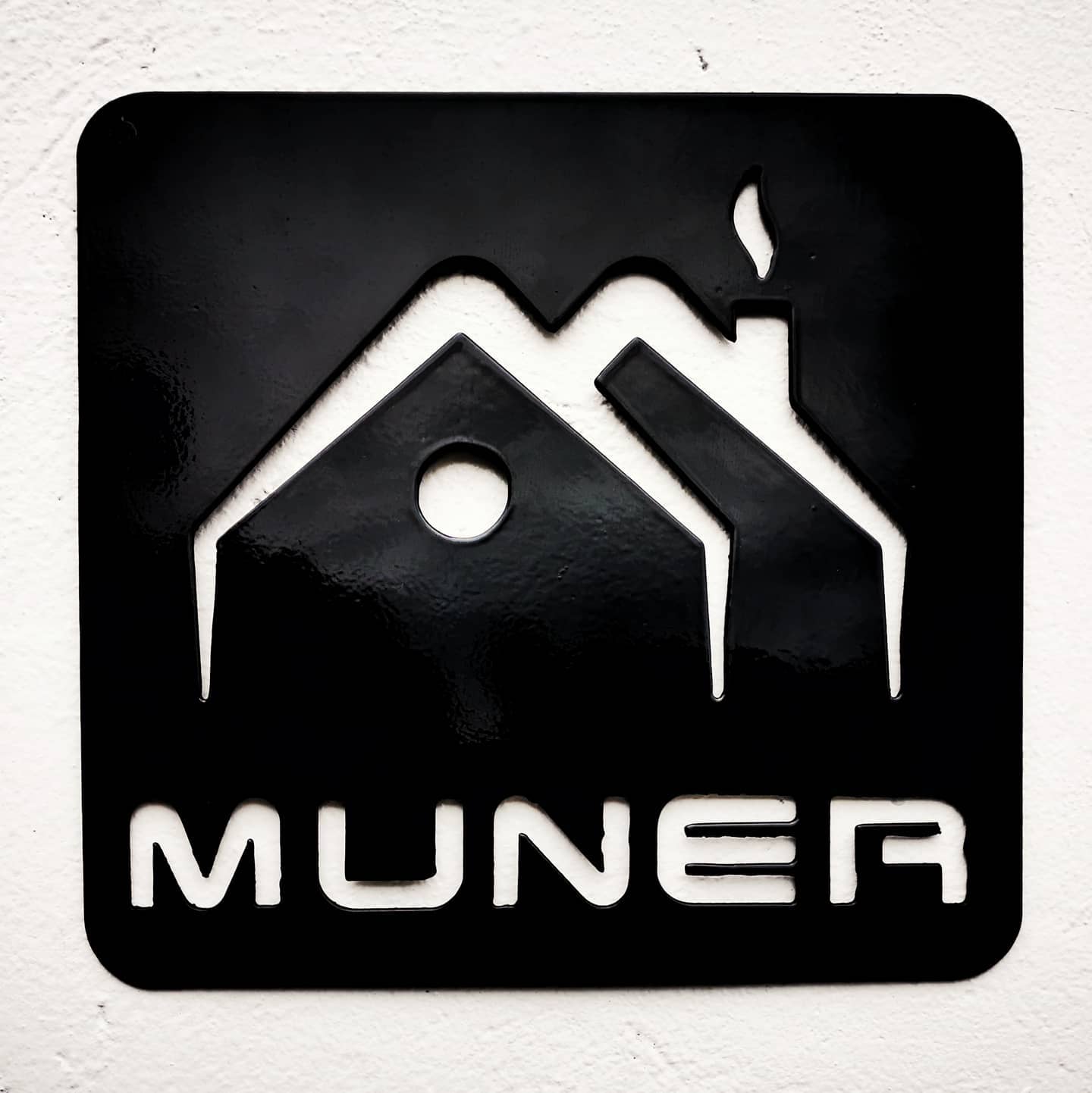 🎉Nuestro logo @casamuner.
👉Ven a nuestra casa, estás invitad@.
🌄La casa es muy bonita, en un condominio en Melgar - Tolima.
📞Reservas: 3145973094 o www.muner.com.co/casamuner
.
#muner #tolima #casamuner #casaparaalquilar #casaparaalquilarenmelgar #melgar #casasenmelgar #lagomelgar #condominioelruby #elrubycountryclub #elrubyMelgar #vacaciones #vacacionesenfamilia #vacacionesenmelgar #colombia