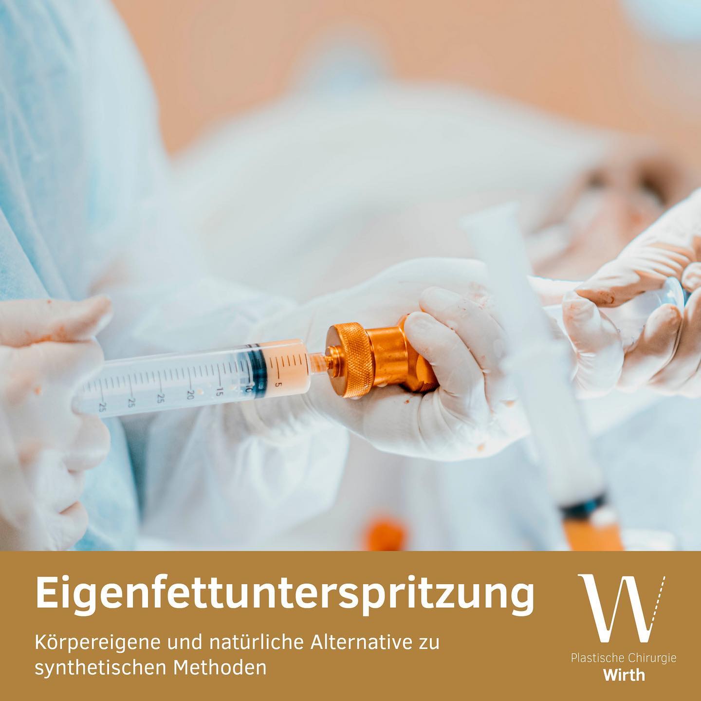 Eigenfettunterspritzungen eignen sich zur Korrektur störender Konturunregelmässigkeiten (Dellen, eingezogene Narben, usw.) oder zur Behandlung von tiefen Falten und eingefallenen Partien. Ungeeignet ist sie jedoch bei oberflächlichen Falten, für diese stehen andere Techniken zur Verfügung. Eine Brustvergrösserung durch Eigenfett ist in geringem Umfang möglich, erreicht jedoch nicht die Resultate einer konventionellen Mammaaugmentation mittels Prothesen.
Die Eigenfettunterspritzung ist biologisch exzellent verträglich (Eigengewebe), bietet einen lang anhaltenden Fülleffekt und kann am gesamten Körper für Korrekturen eingesetzt werden. Das benötigte Fett wird dabei in lokaler Betäubung mittels einer feinen Kanüle meist am Bauch oder der Hüfte entnommen. Nach entsprechender Aufbereitung wird es anschliessend an den benötigten Stellen reinjiziert. Je nach Methode welche angewendet wird, aber auch abhängig von nicht zu beeinflussenden Faktoren, werden 30 – 60% des eingespritzten Fettes wieder abgebaut.
Les injections de graisse autologue conviennent à la correction des irrégularités gênantes du contour (bosses, cicatrices en creux, etc.) ou au traitement des rides profondes et des zones creuses. Cependant, elle est inadaptée aux rides superficielles, pour lesquelles d'autres techniques sont disponibles. L'augmentation mammaire avec la propre graisse de la patiente est possible dans une faible mesure, mais elle ne permet pas d'obtenir les résultats de l'augmentation mammaire classique avec prothèses.
Les injections de graisse autologue sont biologiquement très bien tolérées (tissu autologue), offrent un effet de remplissage durable et peuvent être utilisées pour des corrections sur tout le corps. La graisse nécessaire est prélevée sous anesthésie locale à l'aide d'une fine canule, généralement au niveau de l'abdomen ou des hanches. Après une préparation appropriée, il est ensuite réinjecté dans les zones requises. Selon la méthode utilisée, mais aussi en fonction de facteurs sur lesquels il est impossible d'agir, 30 à 60 % de la graisse injectée est à nouveau prélevée.
#praxiswirth #drmedraphaelwirth #plastischechirurgie