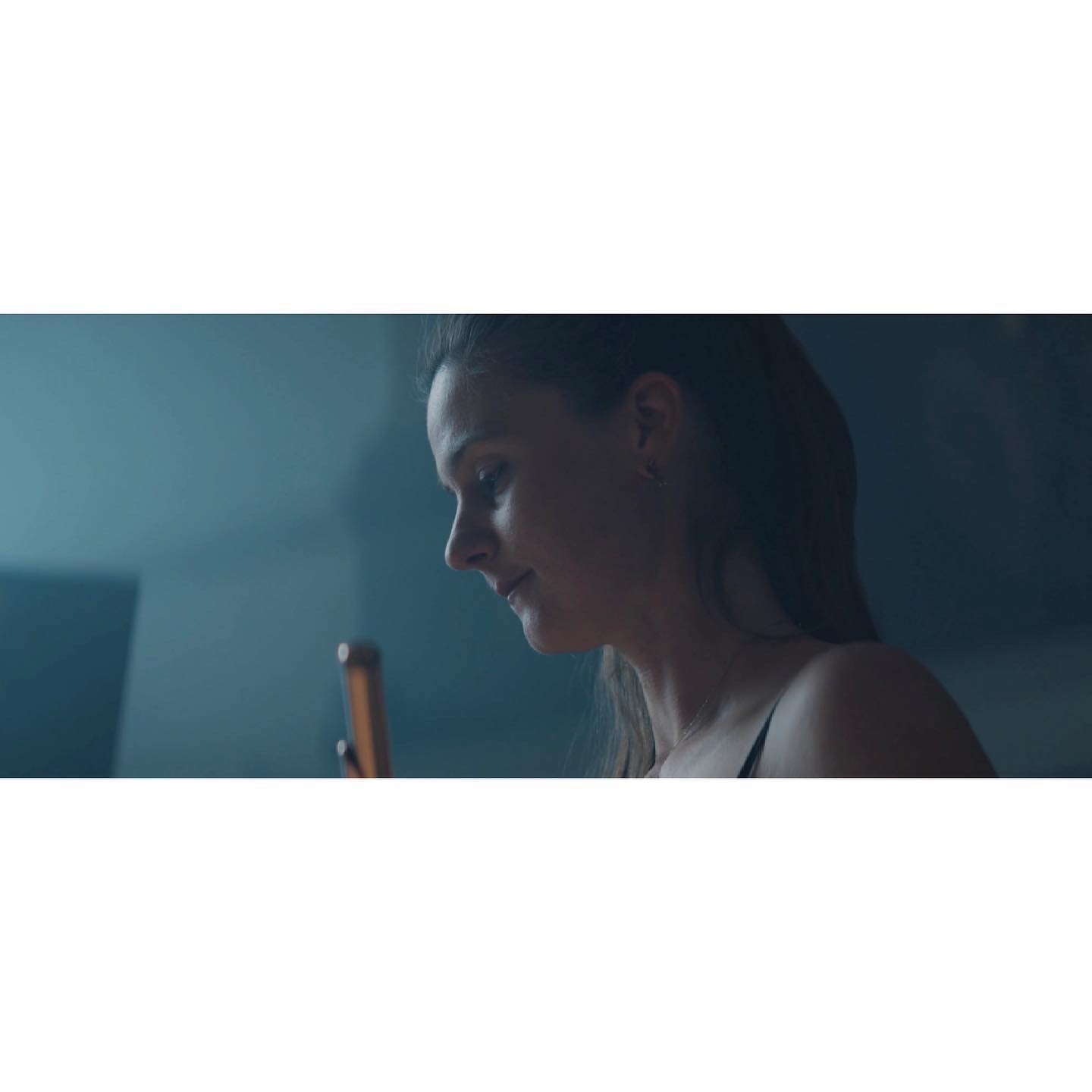 Had the pleasure of shooting this music video for @animofluteandpianoduo 🎥
Shot on @arri_rental Alexa mini with @atlaslensco Orion Anamorphics
Focus Puller: @henryowenfilm 
Loader: @ac_adamshaikh 
Gaffer: @amberstanley_creative
-
-
-
-
-
#cinematography #cinematographer #dop #dp #filmmaker #filmmaking #film #camera #directorofphotography #alexamini #arri #orionanamorphic #shortfilm #cameraassistant #musicvideo #piano #steinway