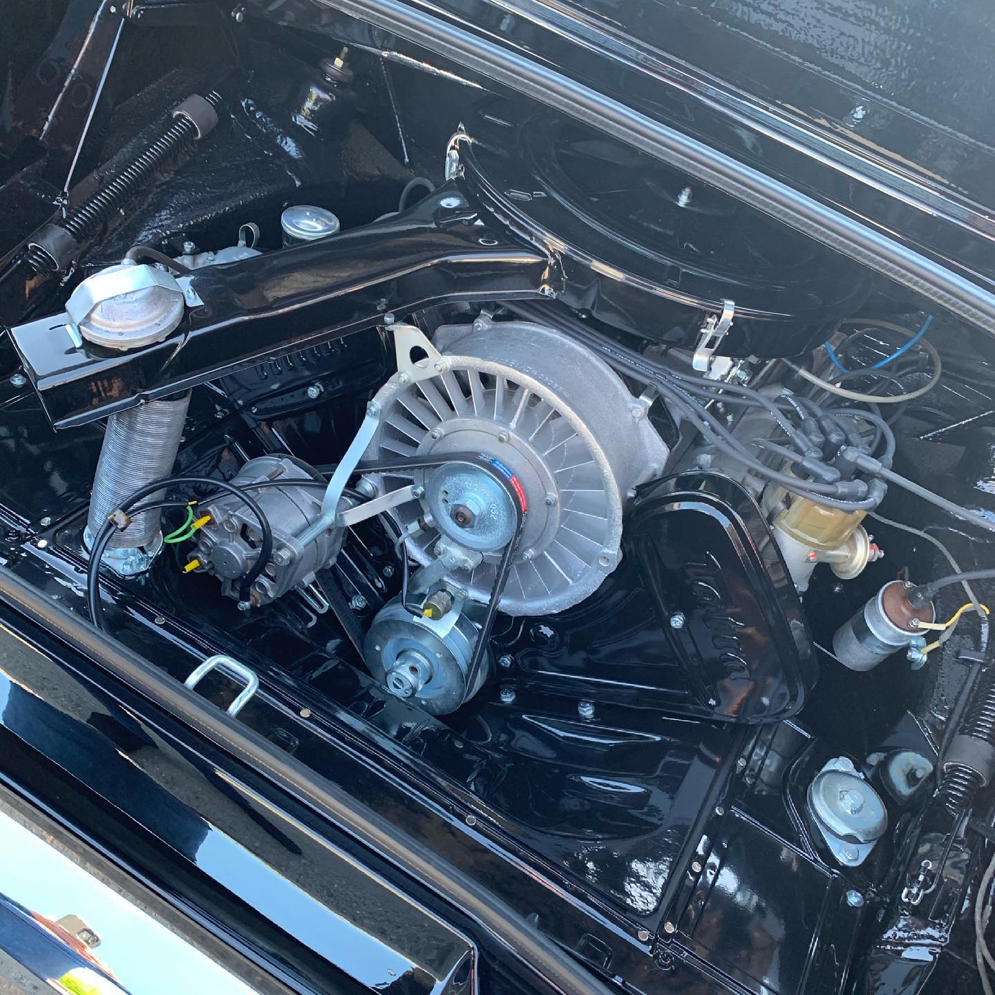 Dnes k nám do areálu zavítala kompletně zrestaurovaná Tatra 613. 😍
#tatra #tatra613 #history #veteran #v8 #benzin #koprivnice #czechrepublic