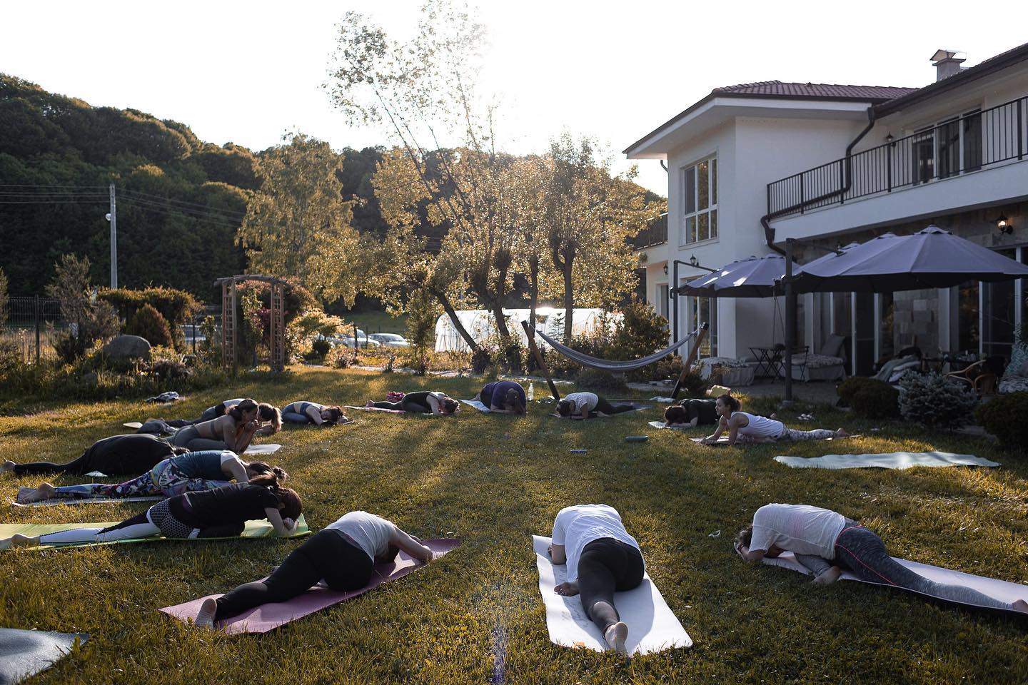 @hackyourhappiness в Casa Apriltsi 🧘♀️ Йога и акро йога ритрийт 🌺
#yogaretreat #yoga #acroyoga #greattimes #amazingpeople #summerdays #enjoylife #hackyourhappiness
Photos by: @eima.photography