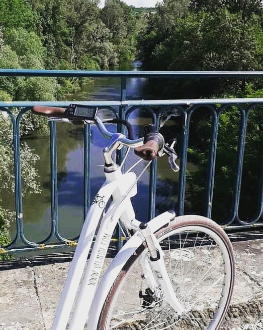 🇬🇧 Book this fantastic "voie verte" tour today! A roundtrip Belevèze-Mirepoix 50km. Join us! Mondays: starts at 10.00, finishes 15.00/16.00. Book at velaude.com or give us a call.
🇫🇷 Balade à vélo Belevèze à Mirepoix par la voie verte. Aller-retour 50km. Une randonnée magnifique. Départ 10h, retour 15h/16h. A partir de lundi prochain dispo à Vél'Aude. Réservez sur velaude.com ou 📲.
🇳🇱 Reserveer deze prachtige fietstocht over de voie verte. De rondtocht start en eindigd in Belevèze, onderweg bezoek je het middeleeuwse Mirepoix. Een prachtige tocht van 50 km. Iedere maandag: Vertek 10.00, terugkomst rond 15.00/16.00. Reserveer op www.velaude.com of bel ons!
#aude #audetourisme #limoux #mirepoix #beleveze #ebike #ebikerental