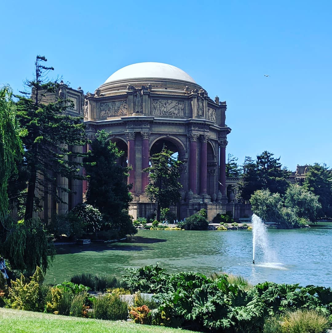 Windy day, but we didn't blow away! Kudos to this bride for her foresight and flexibility-- we set up outside the rotunda in a little wind-sheltered enclave. Smart!!