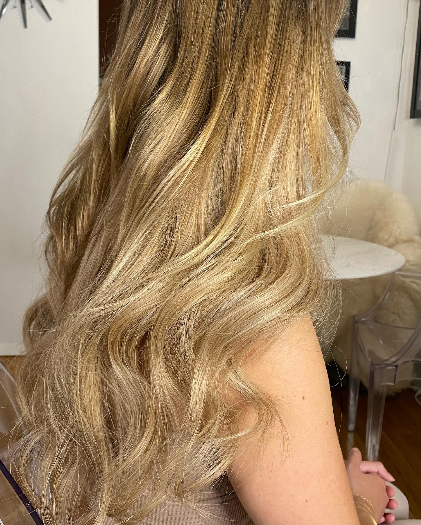 Custom made Halo! Beautiful quality. Super soft & shiny. #halohairextensions, #hairextensionsalon, #hairextensionsnyc, #hairextensionist, #handtiedweft, #newyorkhairextensions