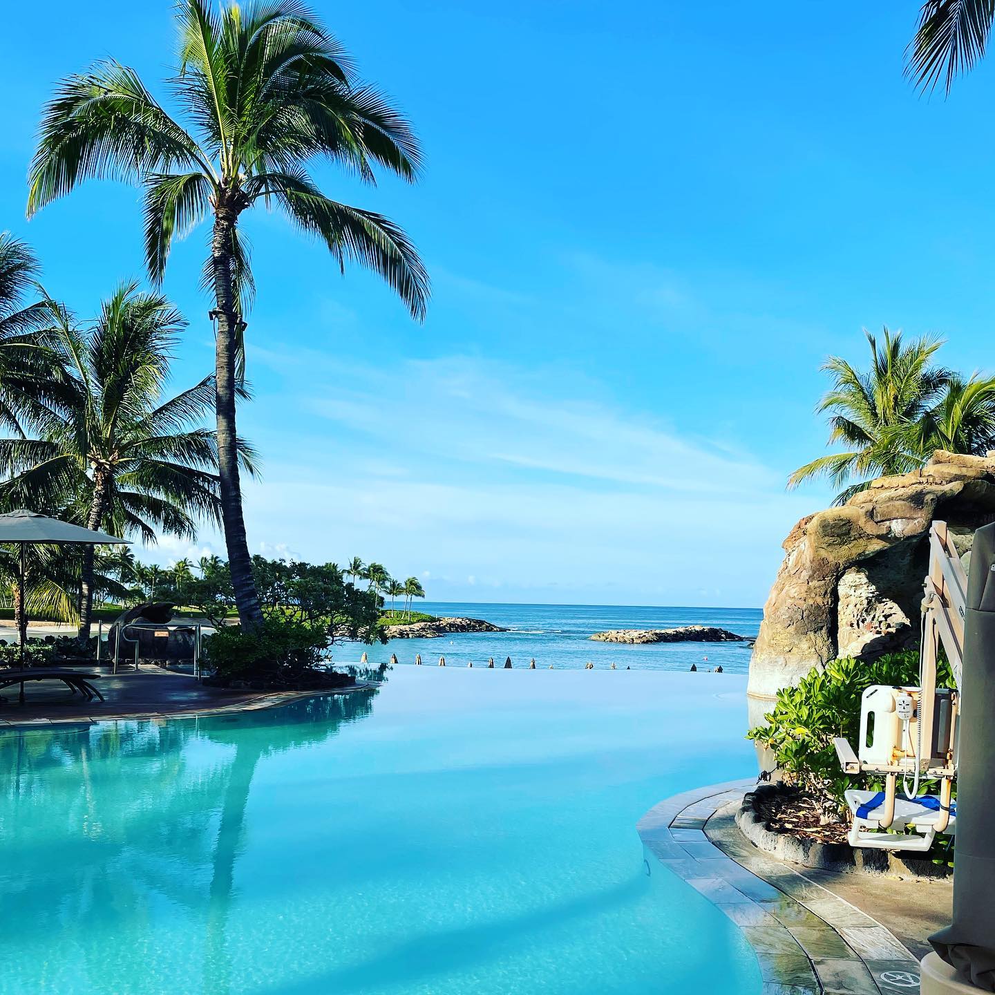 Find yourself a #pool that drops into the #ocean. #hawaii is open and available for non quarantine travel.