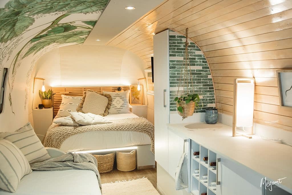 INTRODUCING THE CAPE WINELANDS TRAILER
It was such an honor to revamp the Cape Winelands Trailer at the @granddaddyhotel for @decorexafrica Design Trail.
Our aim was to create a soft, intimate space that represents the beauty of vineyards by using a beautiful custom wallpaper design by @carasavenwalldesign
Natural fibres, layered textures, mood lighting and a soft, calming colour palette were elements used to create a homely yet luxurious space.
All photos captured by the talented @megant_images
#decorexafrica #designtrail #granddaddyhotel #granddaddyrevamp #interiordesign #decor #designtrailcapetown #decorex #designinspirastion #design #interiorarchitect #whatsonincapetown #myprettyblog #architecture #capetownetc #renovate #photography #lifestyle