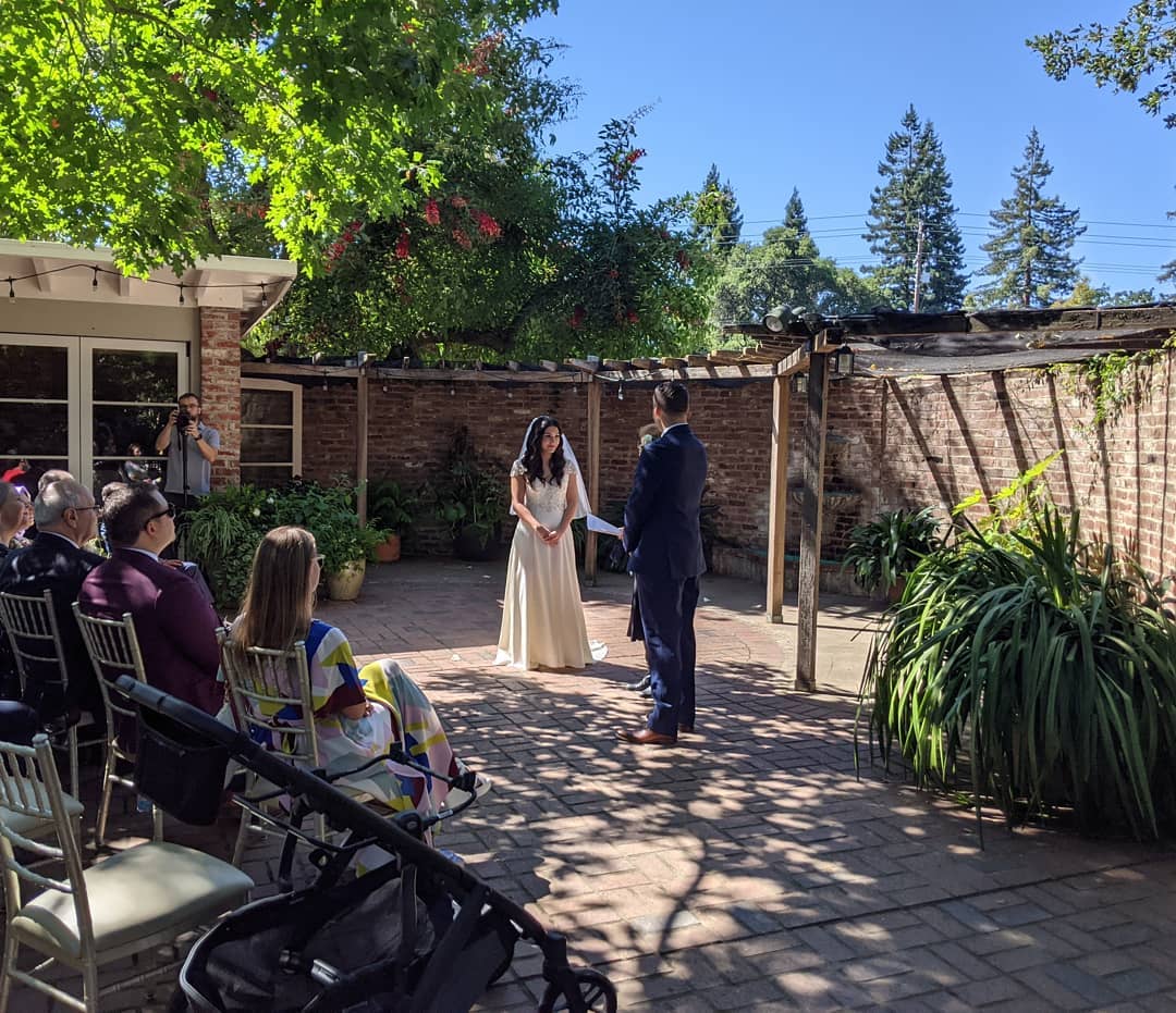 Micro weddings are still alive and well! Great to play for this sweet family wedding today. Every detail was crafted to perfection, the result of months of careful planning for when the time was right...
@gamblegarden
#weddingmusician #weddingideas #love #weddingphotography #weddingplanning #weddinginspiration #weddingday #weddingdecor #violin #classicalviolinist #weddingdress #bride #fashion #bridal #weddingblog #groom #beatifuldestinations