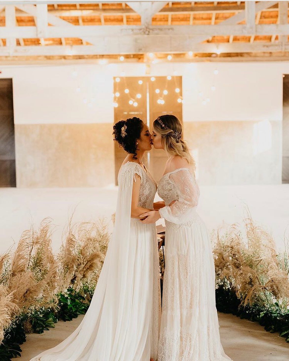 Não poderia deixar de registrar, amamos celebrar o AMOR e não há distinção nos formatos que ele surge 💓 🌈
#repost @amoraassessoria
・・・
Lindas, maravilhosas, perfeitas, e todos os adjetivos que vocês quiserem dar!!!! 🏳️🌈🏳️🌈
Como é bom casar pessoas que se AMAM e são livres para amar!
@thiagofariasfotos
@mariyurifilmes
@ateliergirardi
@sergioecarolla
@rajiatelier
@mdeventosproducoes
@renata_lima_decoracoes
@natkatbridal
@bakingdreams_
@fazendaitahyeeventos
@celebrantenathaliamonteiro
#lgbtpride #gaypride #orgulho