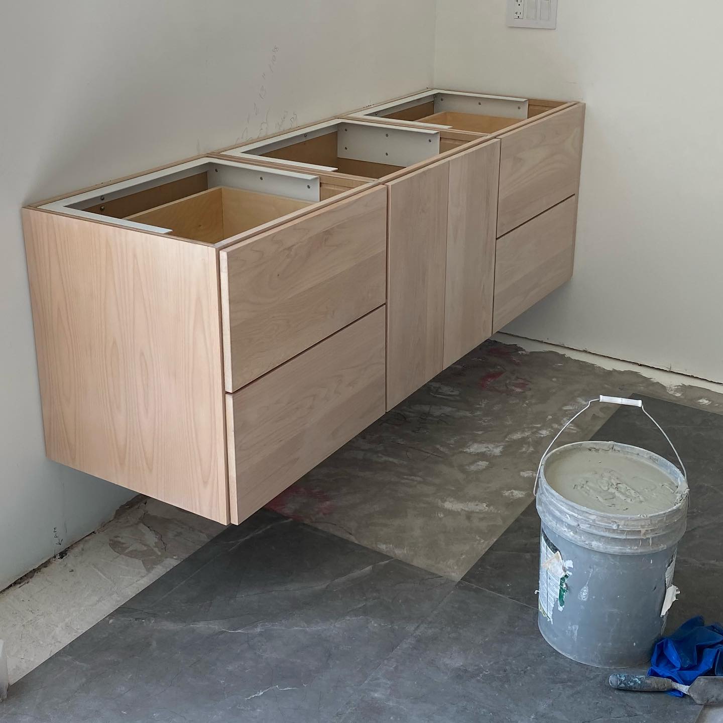 We are super excited to show you the final product from this install going in right now! #trendingcabinetry #sleekinteriordesign #kitchendesign #cabinetrydesign