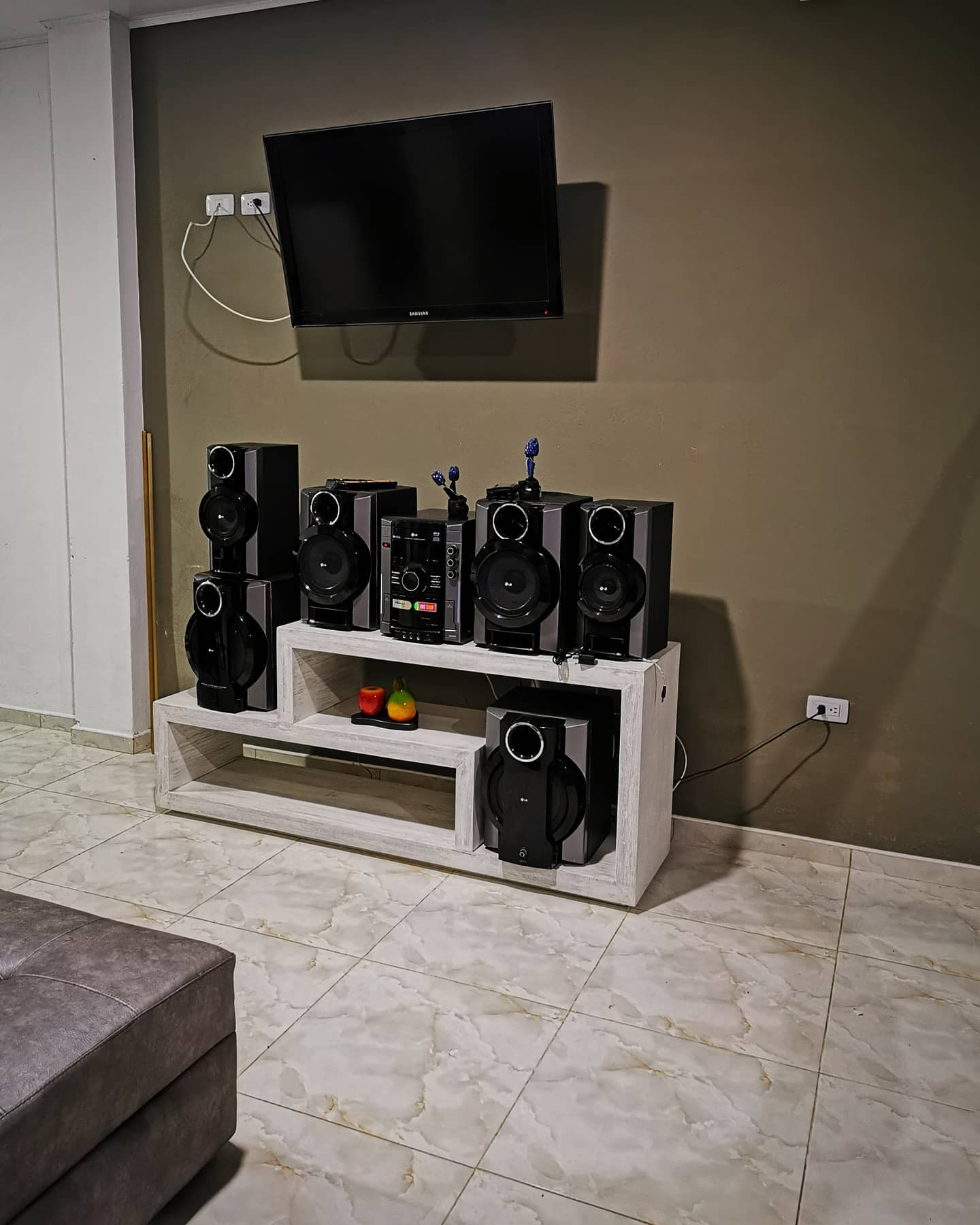 Una noche tranquila, buen clima y un sitio agradable. -Esas son las ventajas de pasar una noche en #casamuner. - Ven y visitanos, tenemos excelentes precios.
.
www.muner.com.co/casamuner
.
#muner #tolima #casamuner #casaparaalquilar #casaparaalquilarenmelgar #melgar #casasenmelgar #lagomelgar #vacaciones