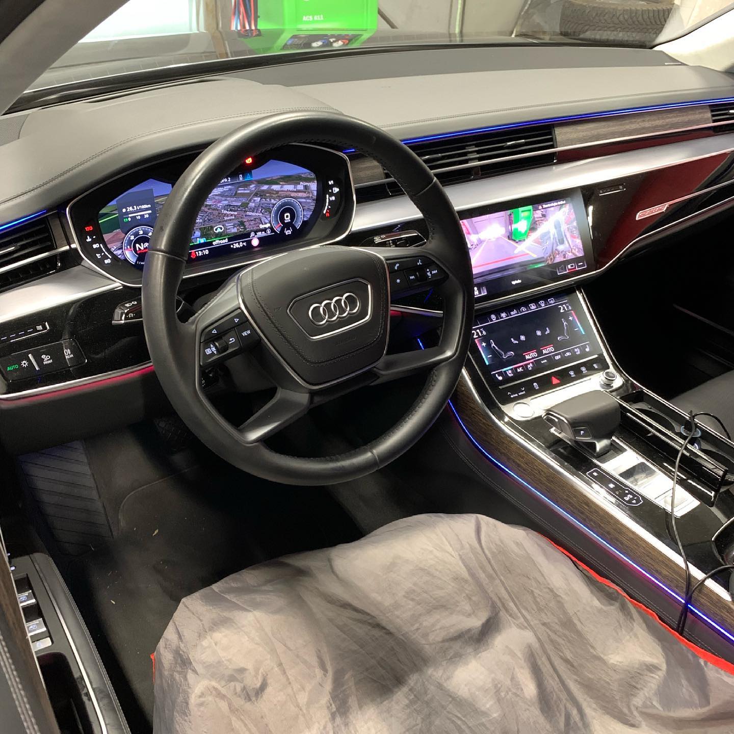 Audi A8 Cocpit ♥️
#audi #audia8 #a8 #guattro #interior #luxury #instaphoto #instagram #instagood #job #work #brno #brnoslatina #czech #czechboy #tattoboy #audigramm #audiclub #audicz #audiczech