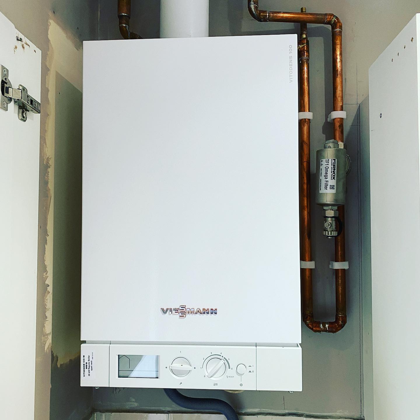 New #Viessmann boiler fitted this week, complete with 12 year warranty! #FernoxOmega magnetic 🧲 sludge filter also fitted inside the cupboard so it can’t be seen!
👉Follow @stembridgeplumbing 👋
👉Follow @stembridgeplumbing 👋
❤️Double tap❤️
❤️Double tap❤️
____________________________________
👉 Follow @stembridgeplumbing
👉 Follow @stembridgeplumbing
👉 Follow @stembridgeplumbing
____________________________________
👥 Tag a Friend
🛎 Turn on Post Notifications
👨💻 Save to Look at Later
____________________________________
#plumber #heatingengineer #heating #gas #gasengineer #hotwater #radiator #boiler #service #boilerservice #local #angmering #rustington #eastpreston #arundel #chichester #bognorregis #bathroom #bathroominstallation #gasman