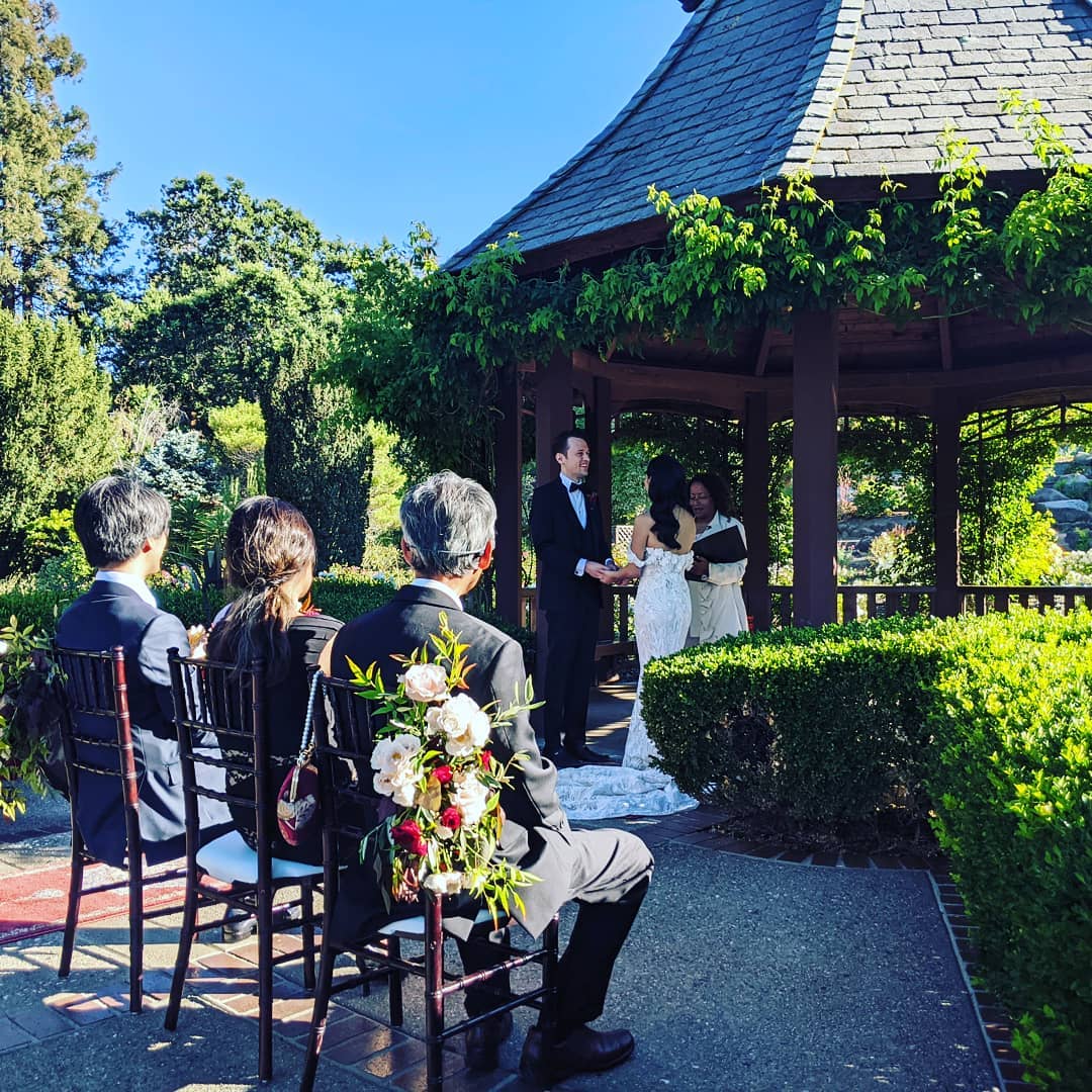 A wedding first! This beautiful SoCal couple brought two very special guests to their intimate wedding at Heather Farms-- their two gorgeous and amazingly docile purebred kitties! Made it hard to concentrate, for sure. 😻😻