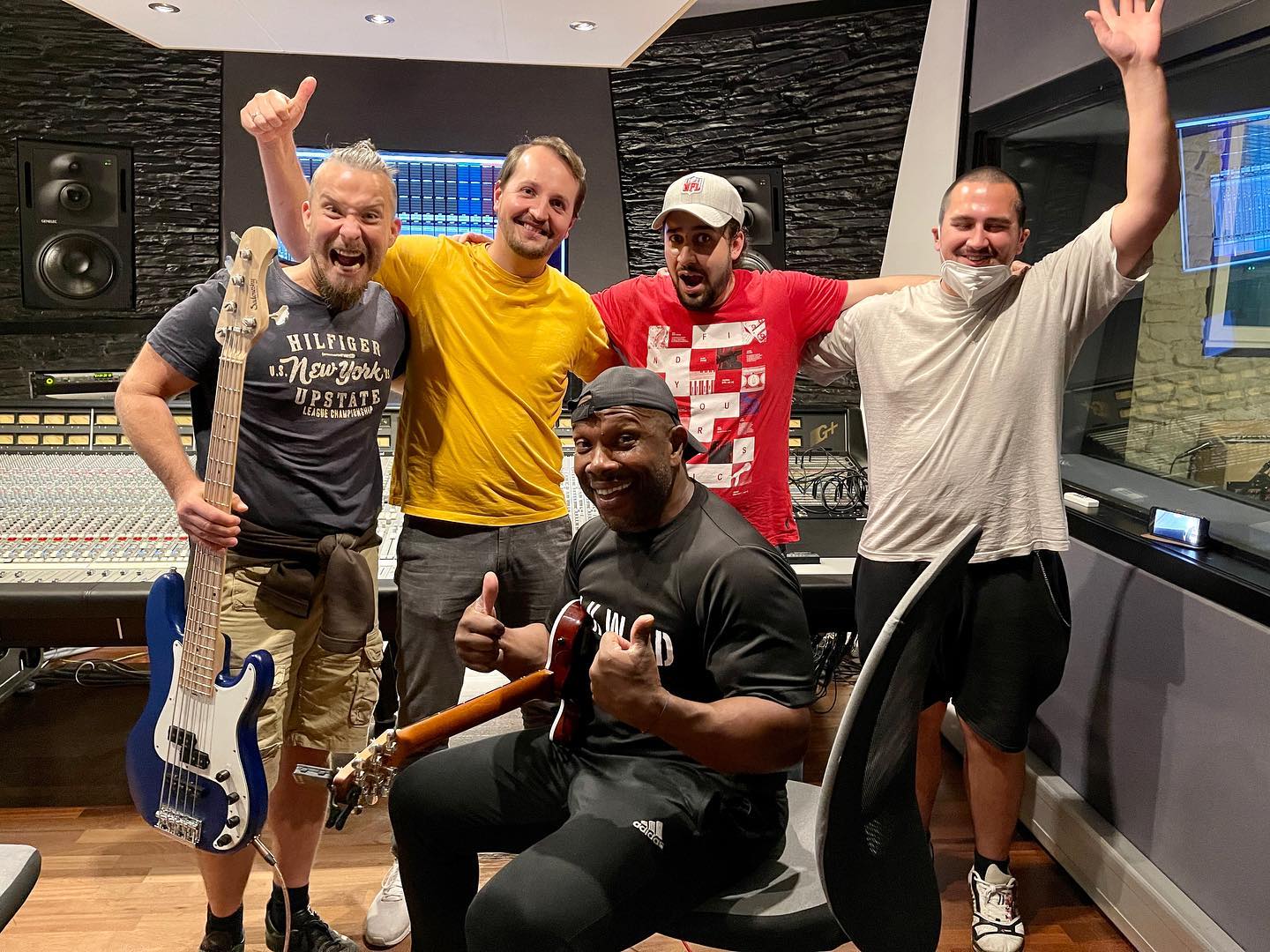 Studio time 🥳🥳😜😜🎵🎵 with @boris_boskovic @paulmarkadams @dzenan.suntic #fun #music #saxophone #jazz #pop #aufnahmestudio #studiorecording #munich #münchen