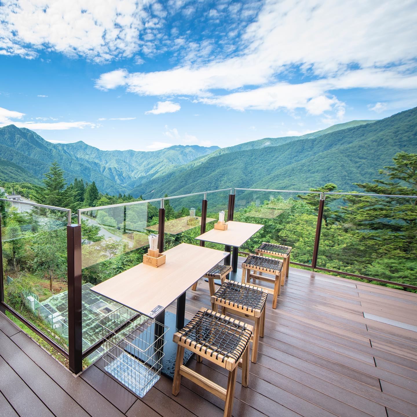 #三峯神社 #三峰神社 #絶景テラス #絶景テラス席 #絶景テラスランチ #絶景テラスで食べるごはん #秩父 #わらじかつ #わらじかつ丼 #くるみそば #やま #日本 #風景 #風景写真 #nikon #そら #青空 #ウッドデッキ