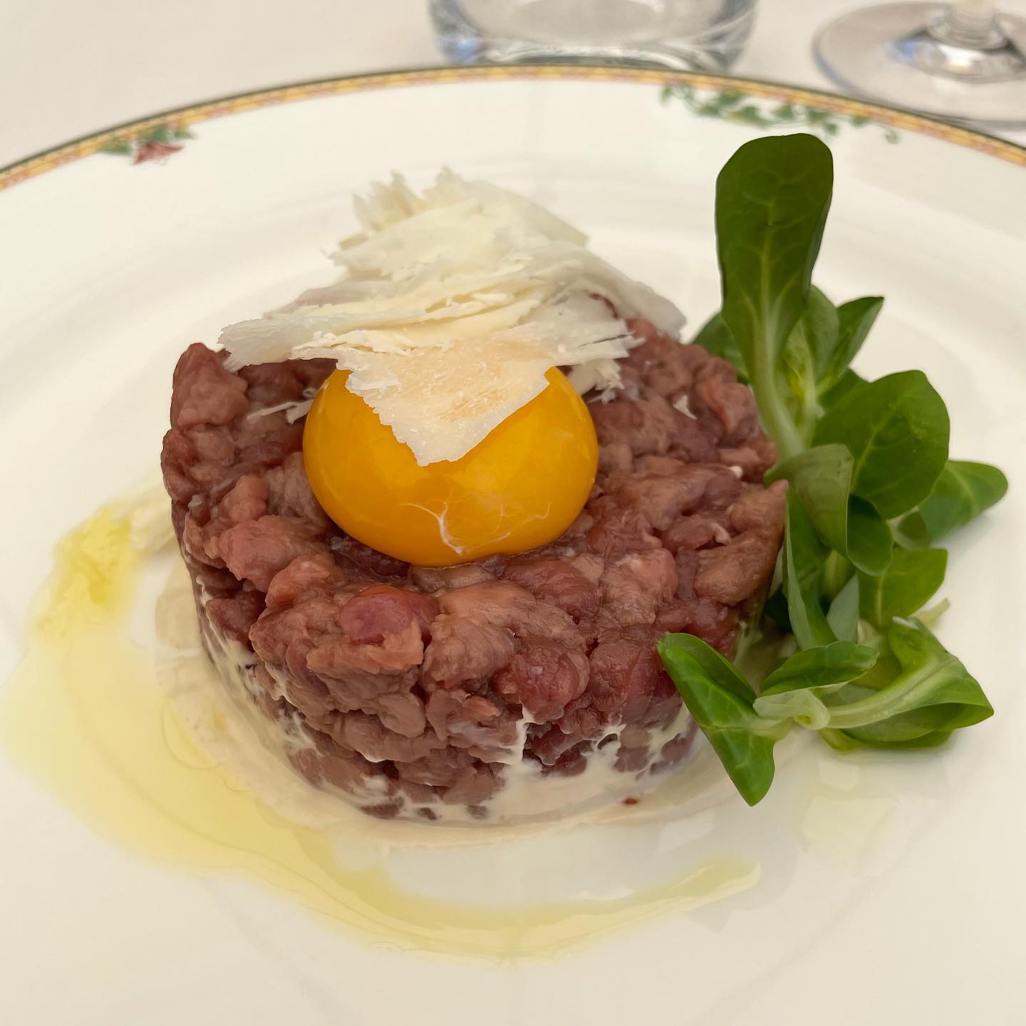 Esiste un posto a pochi passi da Milano completamente immerso nel verde, dove poter gustare sapori enogastronomici unici. Sto parlando della @trattoriacoronate. Vi racconto la mia esperienza nell’ultimo articolo sul blog. Link in bio. #trattoriadicoronate #morimondo #trattoriemilano #trattorievicinomilano #cascinemilano #milano