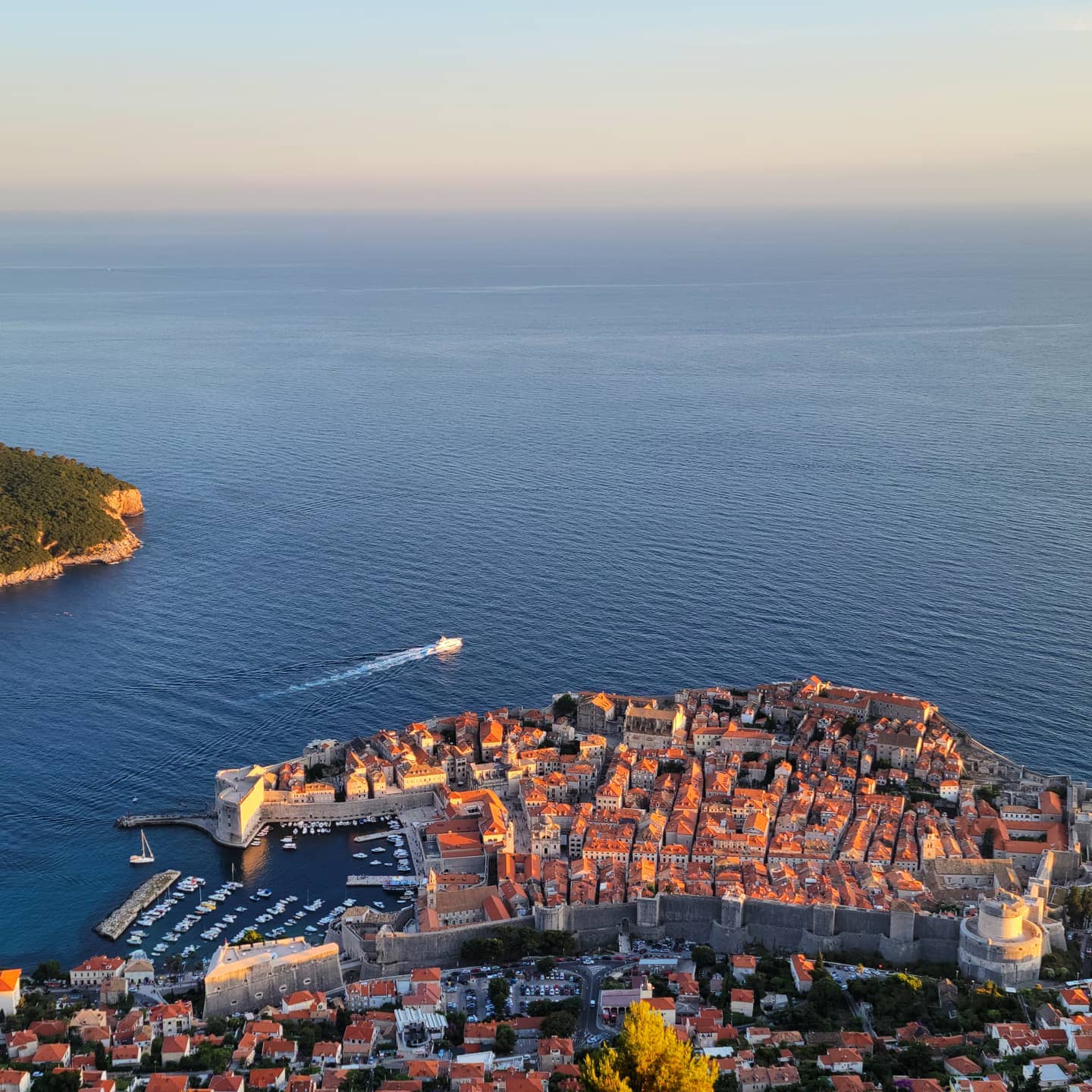 A view from the top
#croatia #croatiatravel #dubrovnik #oldtown #firsttripback #longoveedue #work #travel #scenic #newperspective