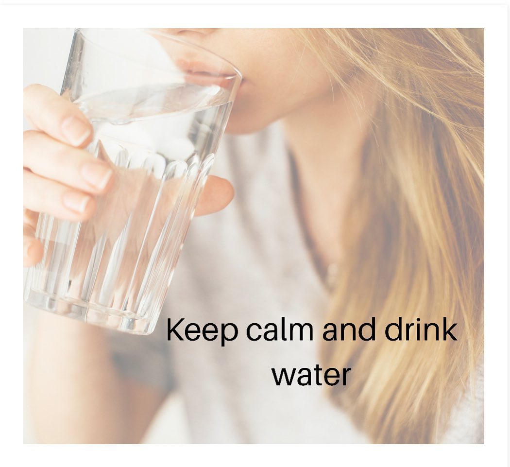 Summer is finally here. Are you drinking enough water?
The human body comprises of around 60% water. It’s commonly recommended that you drink 8 ounce (237ml) glasses of water per day (the 8x8 rule). However there is little science behind this, staying hydrated is important.
Here is a simple equation to help you determine how much water you need to consume daily: Divide your weight by two. For example, if your weight is 150lbs, then you need to drink 75 ounces of water per day (equivalent to 10 cups).
The first way to balance your blood sugar is to drink more water. It helps to decrease cravings and increase energy.
Other benefits of water include but are not limited to:
✨ Carrying nutrients to your cells
✨ Flushing out toxins
✨ Supporting healthy kidneys
✨ Cushioning your joints
✨ Reducing inflammation
✨ Regulating your body temperature and metabolism
✨ Slows signs of ageing
A few tips for drinking more water:
💦 Add slices of lemon, lime, cucumber or orange to add flavour
💦 Drink one or two glasses of water in the morning to hydrate after fasting all night
💦 Take a small sip of water before, during, and after exercise
Did you know that dehydration has been linked to poor mood and fatigue?
Best to start drinking up ❤️