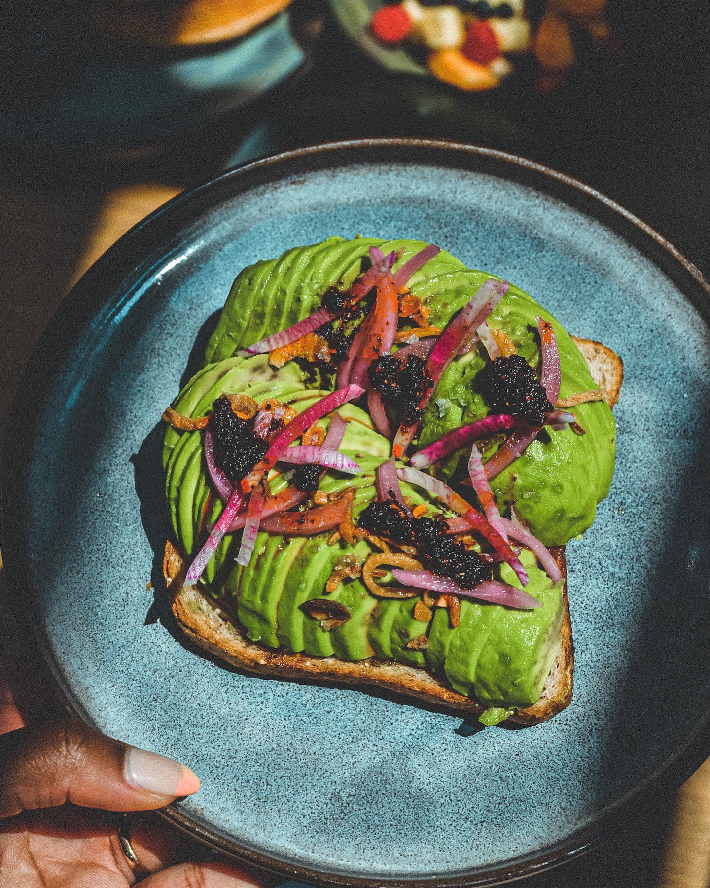 Are you a fan of avocado toast?! 🥑 I had the best one at @moonrabbitdc while I was in D.C. #hosted It was drizzled with chili oil and topped with chili flakes and marinated radish. So freaking good! ALSO… I got the vege breakfast bowl. It had coconut curry rice, bok choy, bean sprouts, beechwood mushrooms, and ginger scallion. When I tell you I could eat that everyday…I COULD EAT IT EVERYDAY. Be sure to stop my this restaurant on the Wharf if you are in the area! #MoonRabbitDC