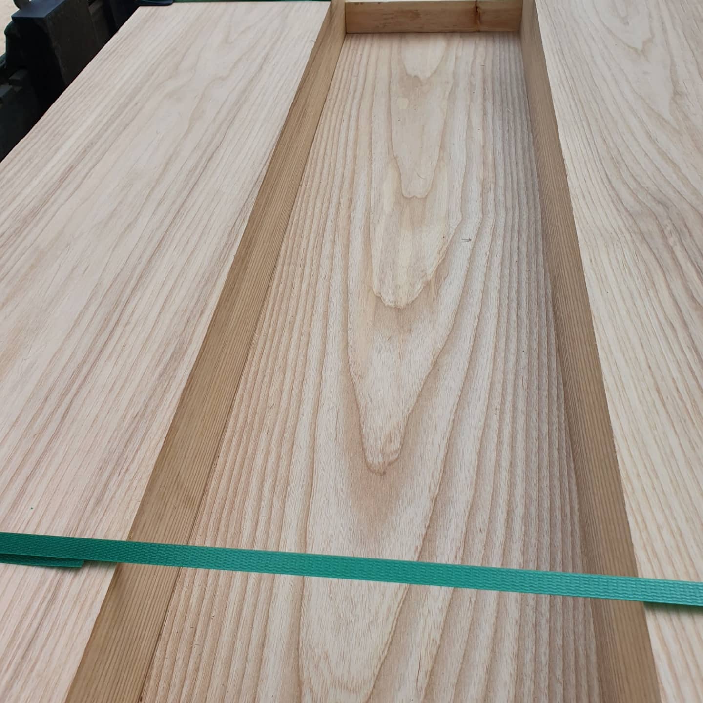 Outstanding American Ash Treads going out for delivery tomorrow morning.
63 x 250 x 1300mm
#ash #wood #woodworking #woodworkingcommunity #hardwood #timber #joinery #carpentry