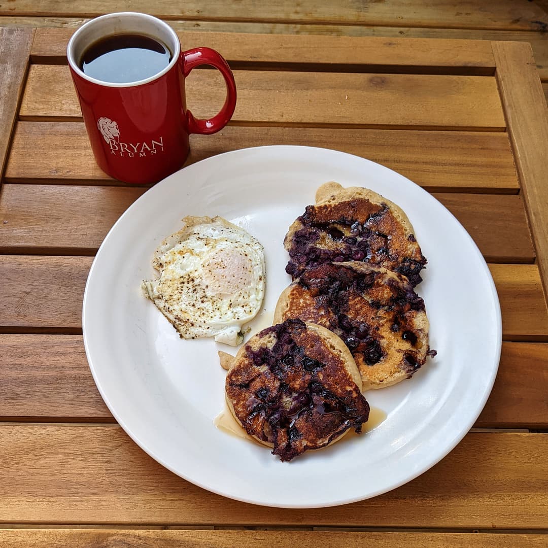 Sunday morning breakfast on the back deck. Nothing quite like it.
Feat. a staple in our house - Kodiak buttermilk pancakes with blueberries and an overeasy egg. High protein, good fiber, healthy fats. โ๏ธโ๏ธโ๏ธAnd delicious.