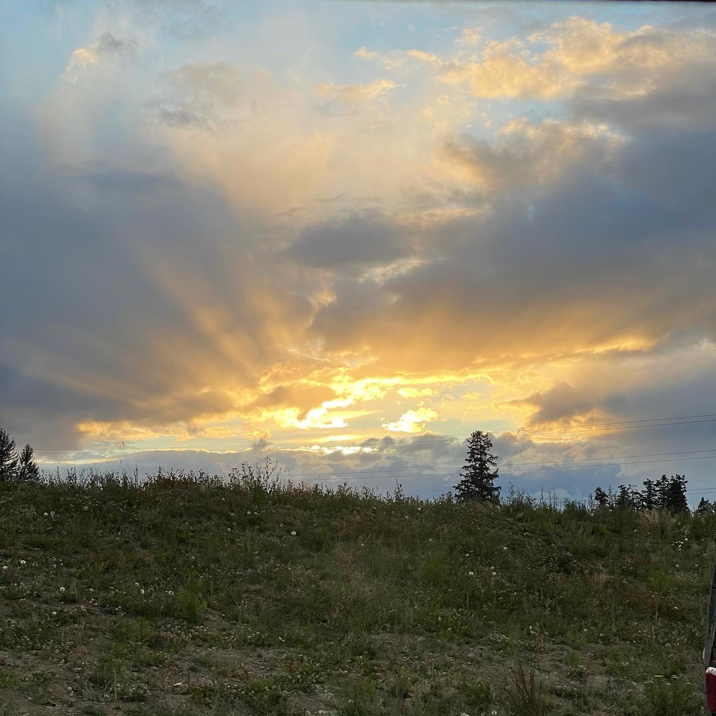 Sunset at Puntledge RV Campground #amazingsunsets #campinglife #puntledgervcampground #thisismylife #comecampwithus #comoxvalley #tourismvancouverisland