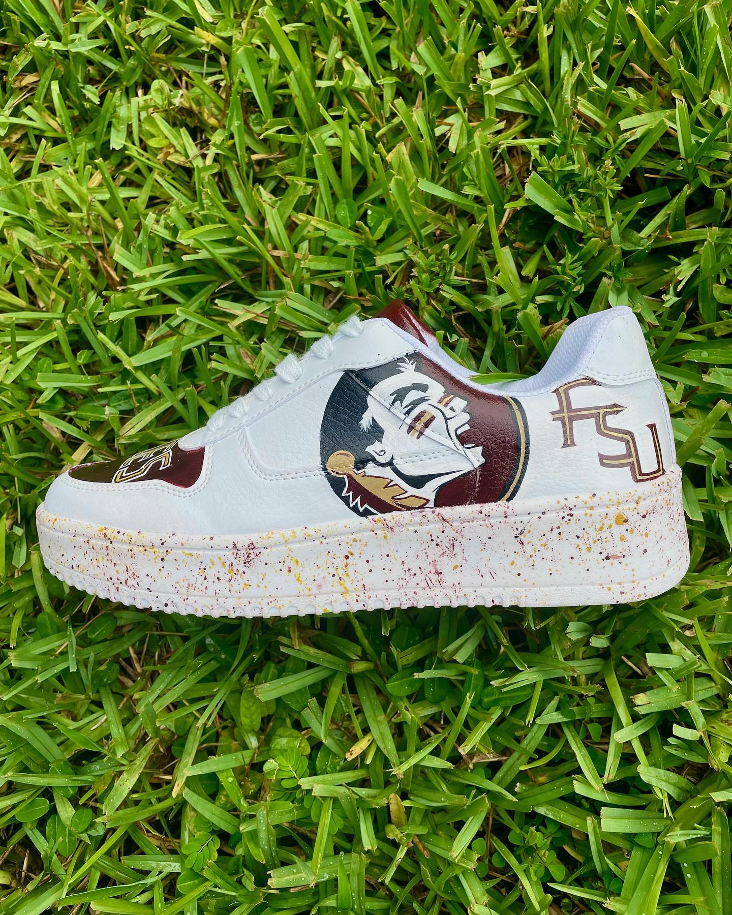 FSU customs❤️💛
-
can be customized for any school!!
-
#art #create #explorepage #customshoes #nike #artistsoninstagram #artoftheday #customsneakers #createexplore #fsu #airforce1 #customs