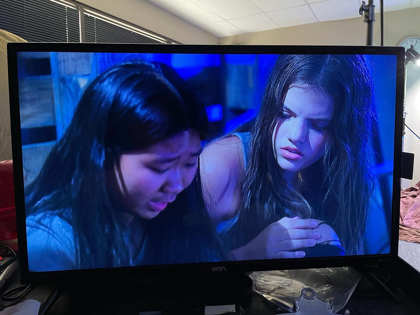 Reese and Emma finish off @TheActorFactory Film Camp 2021 with a BANG in what is potentially the coolest thriller drama we’ve ever shot at one of our kids camps. Can’t wait to see this one after I’ve sliced and diced it together 😏✂️ 🎞 🎥 #youngperformers #okiefilm